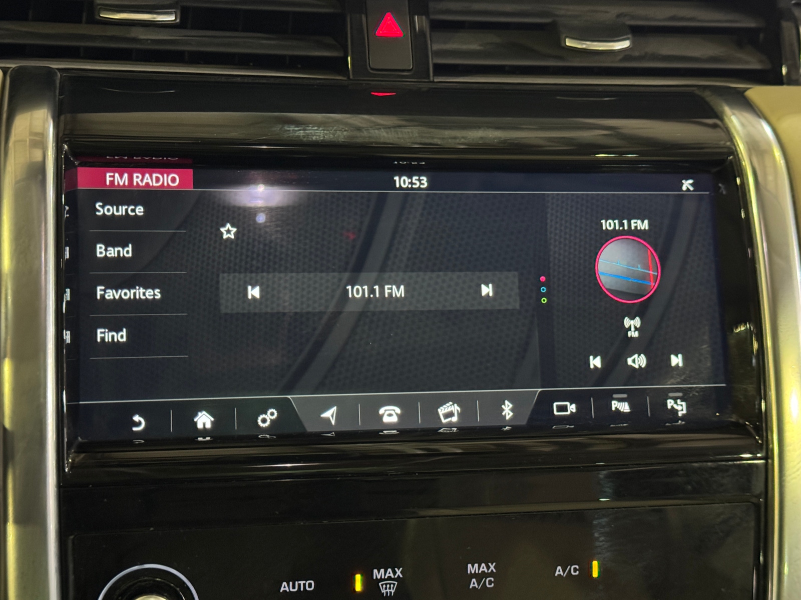 Thumbnail: 2020 Land Rover Discovery Sport - 3
