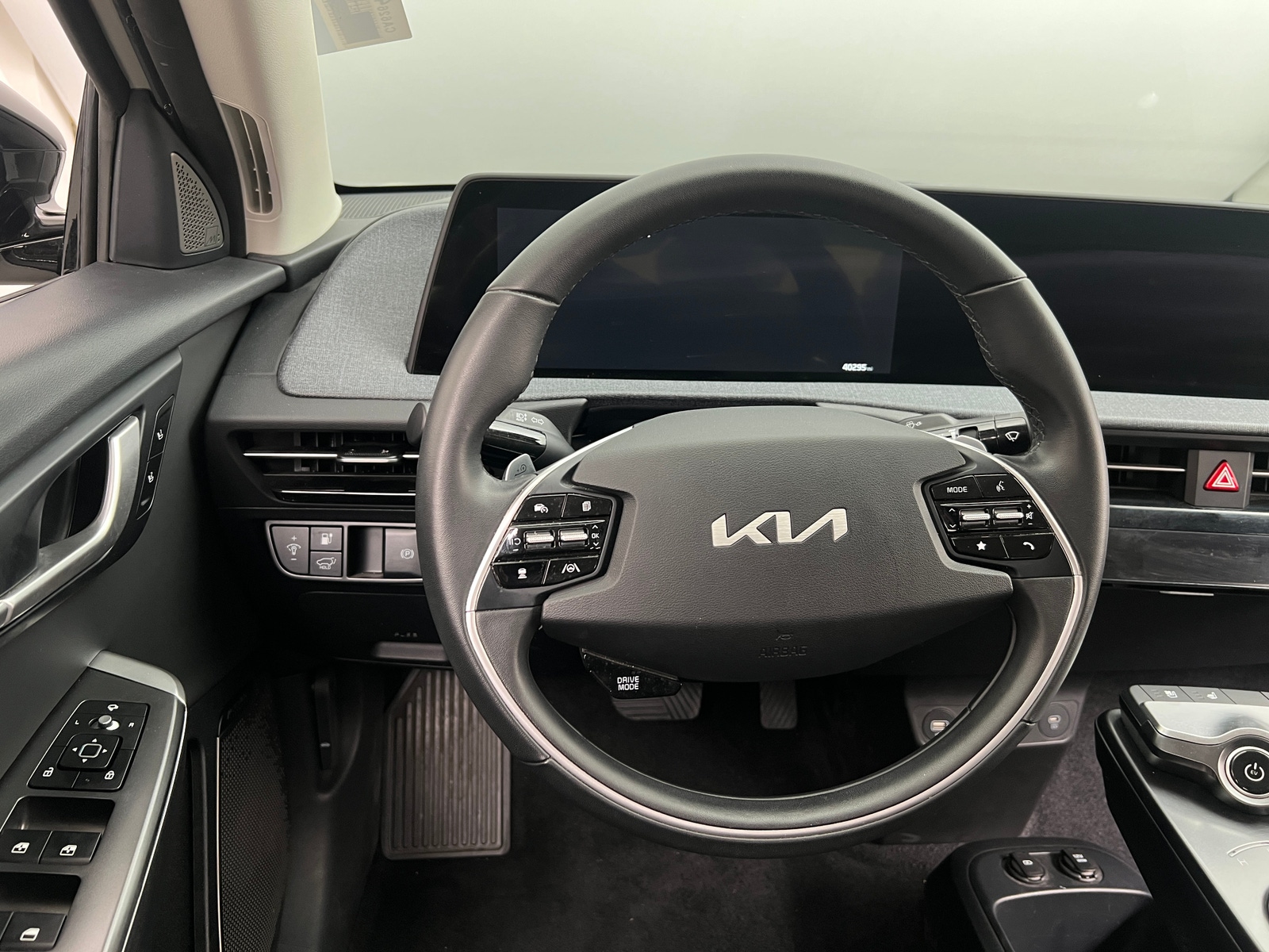 Thumbnail: 2023 Kia EV6 - 4