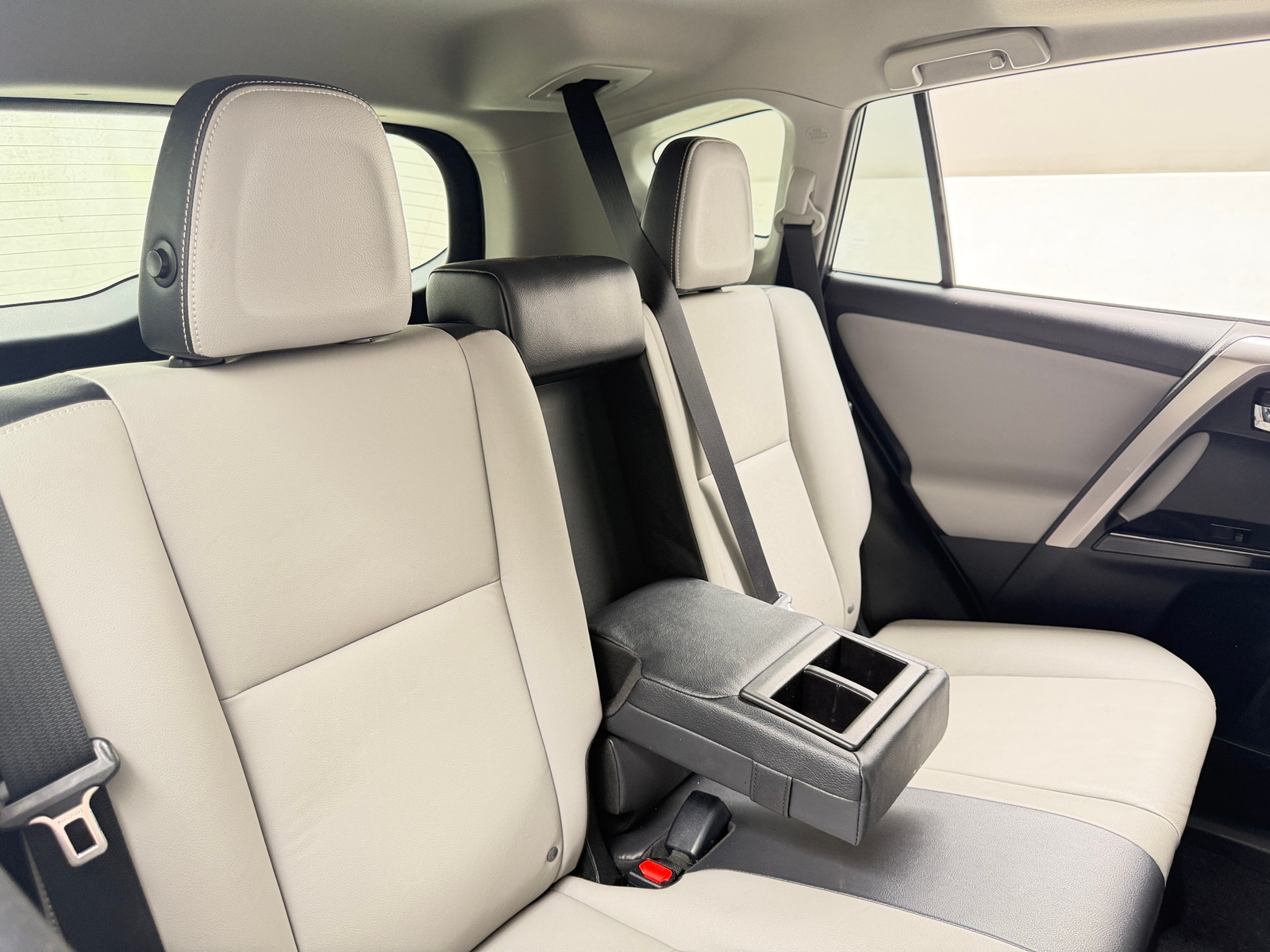 Thumbnail: 2016 Toyota RAV4 - 6