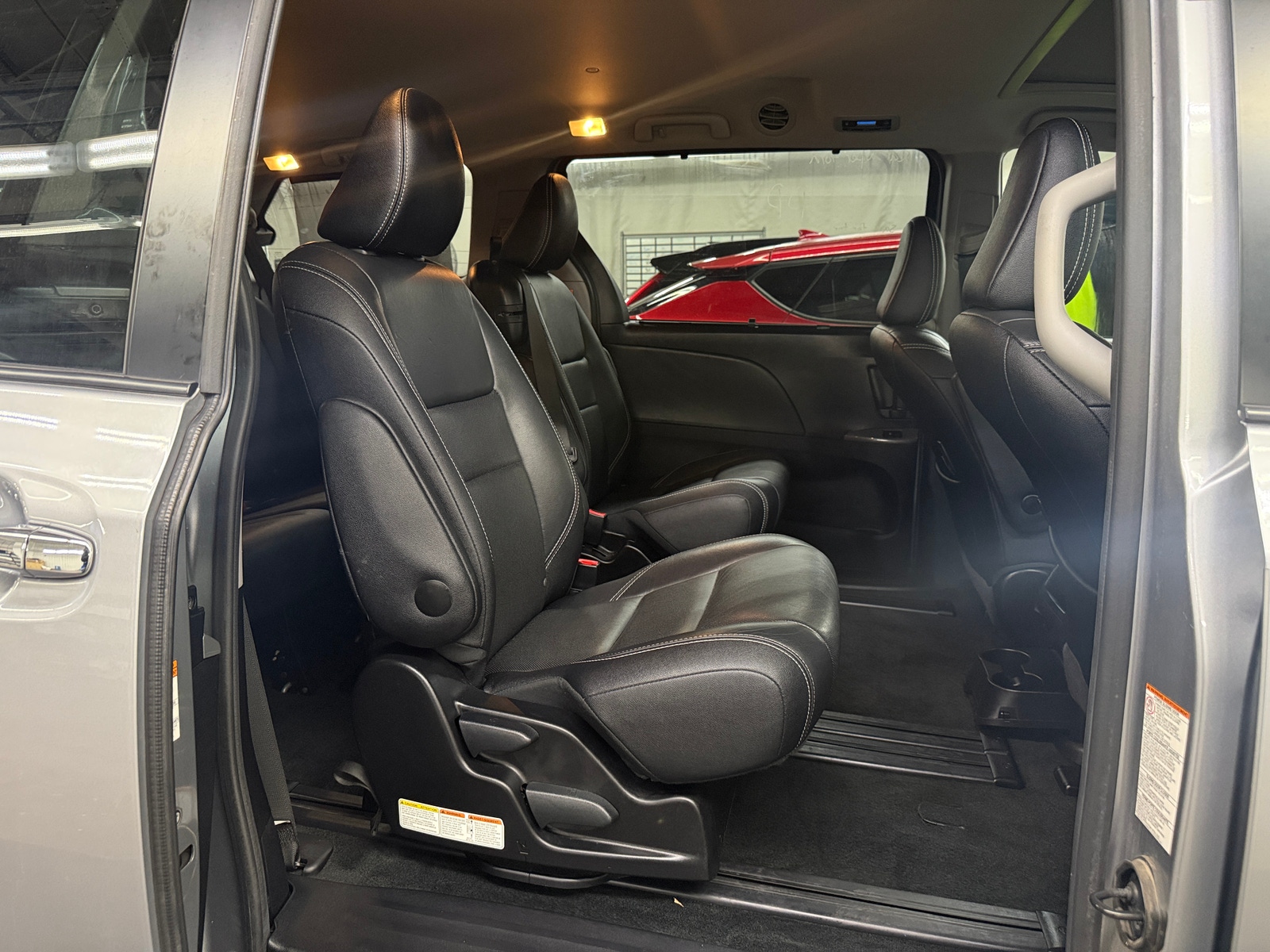 Thumbnail: 2017 Toyota Sienna - 5