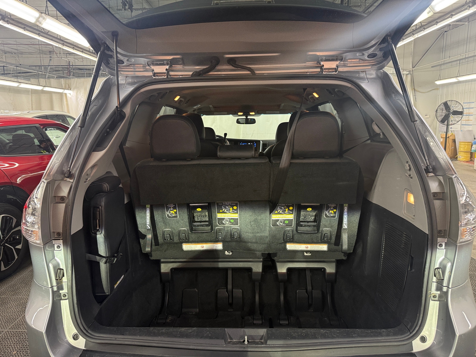 Thumbnail: 2017 Toyota Sienna - 6