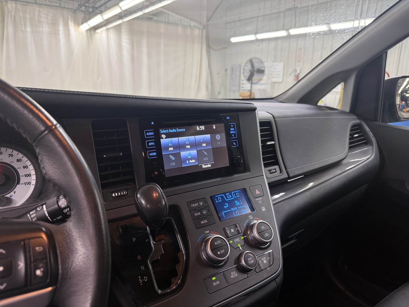 Thumbnail: 2017 Toyota Sienna - 3