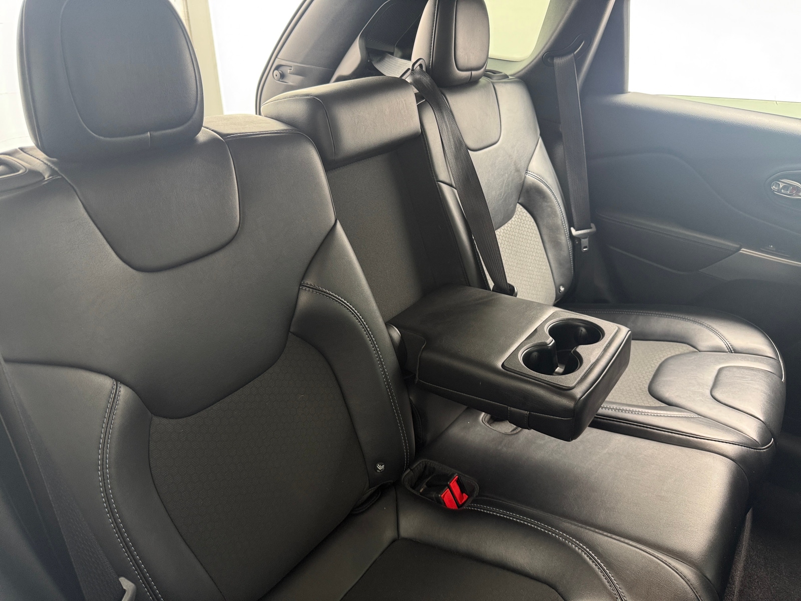 Thumbnail: 2019 Jeep Cherokee - 6