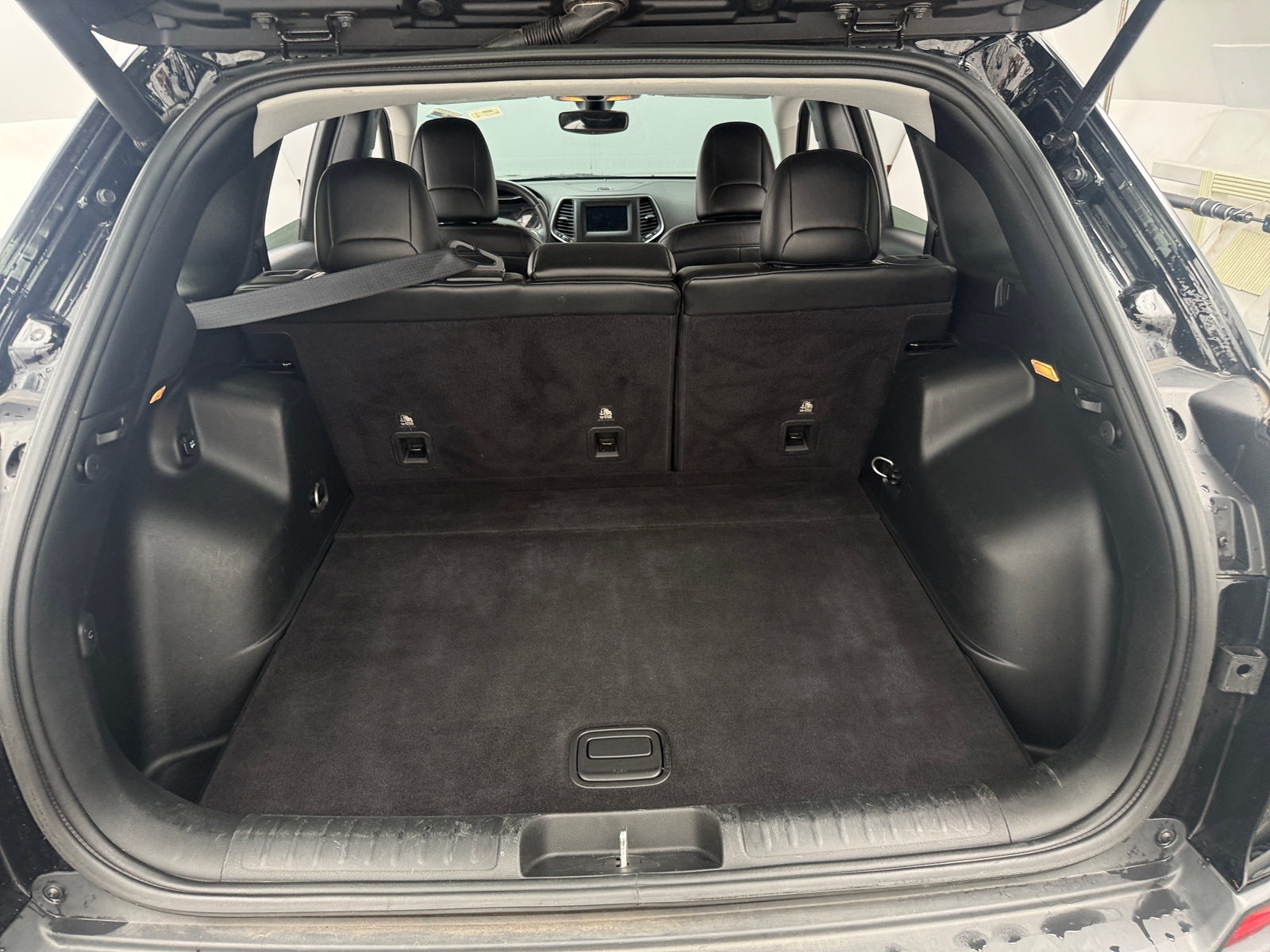 Thumbnail: 2019 Jeep Cherokee - 7