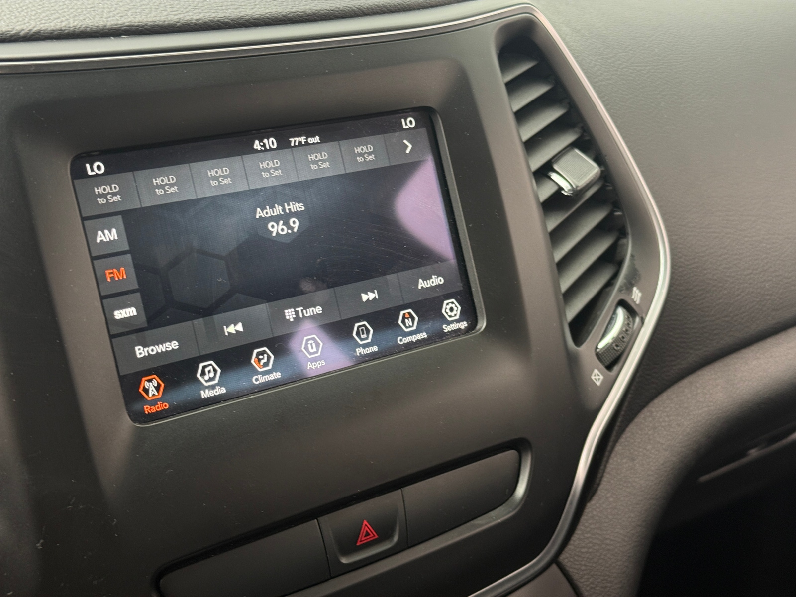 Thumbnail: 2019 Jeep Cherokee - 4