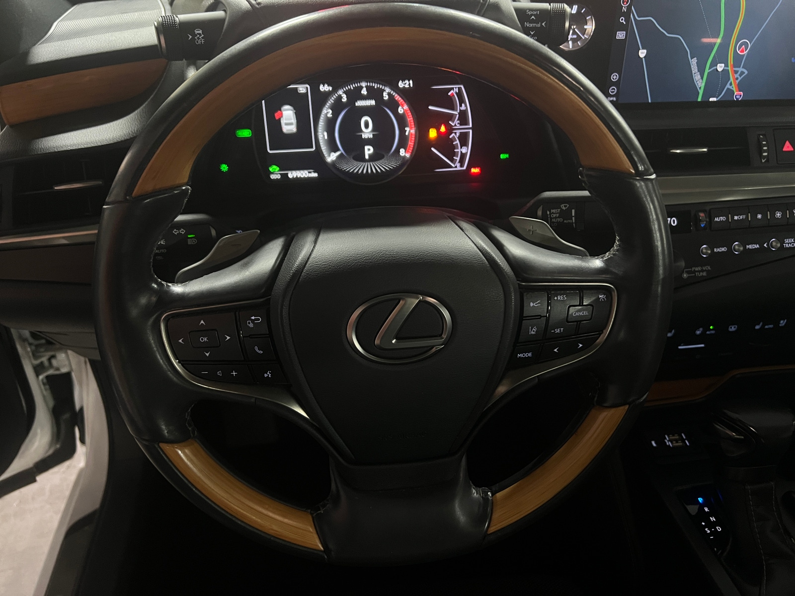 Thumbnail: 2020 Lexus ES - 4