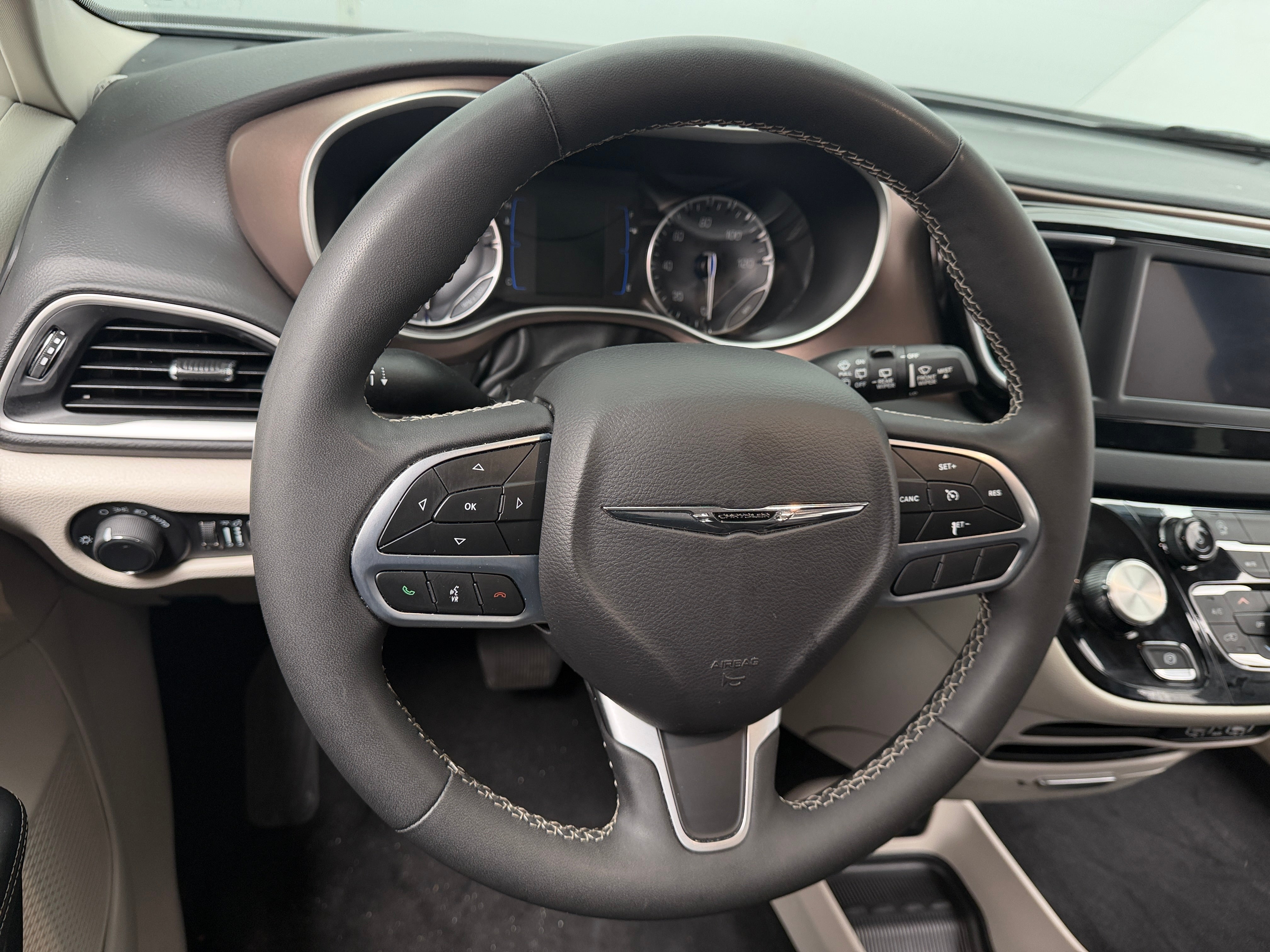 2024 Chrysler Voyager LX