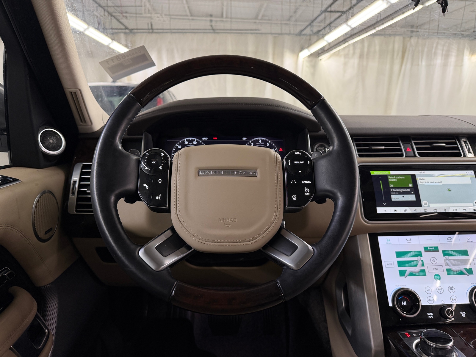 Thumbnail: 2019 Land Rover Range Rover - 4