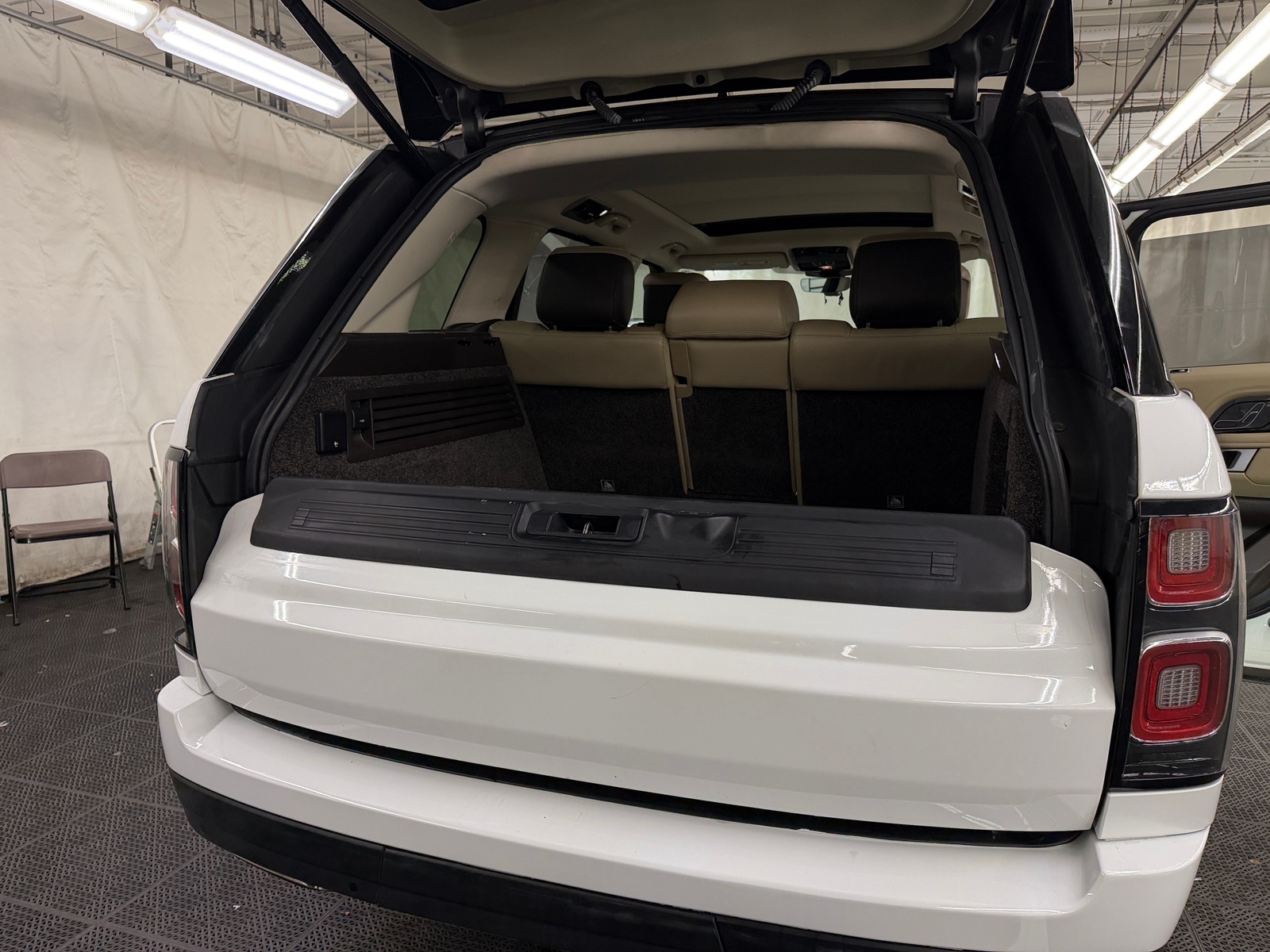 Thumbnail: 2019 Land Rover Range Rover - 6