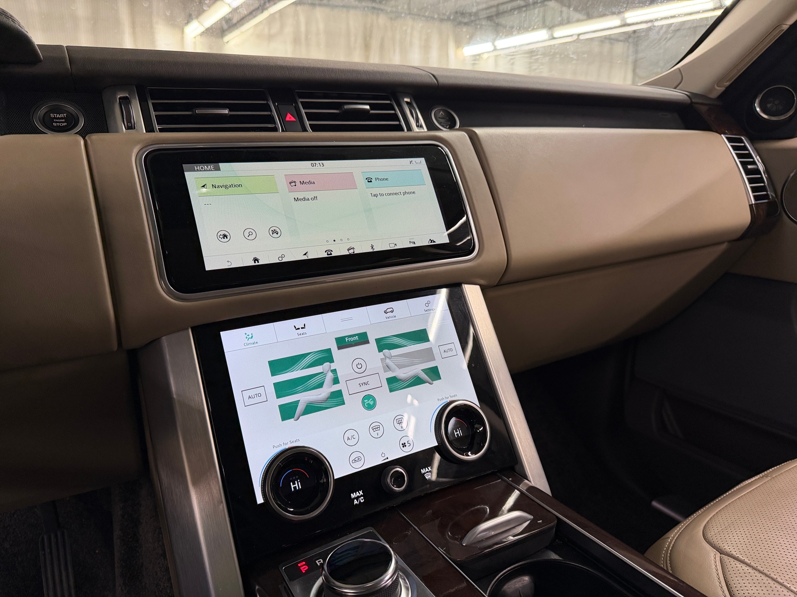 Thumbnail: 2019 Land Rover Range Rover - 3