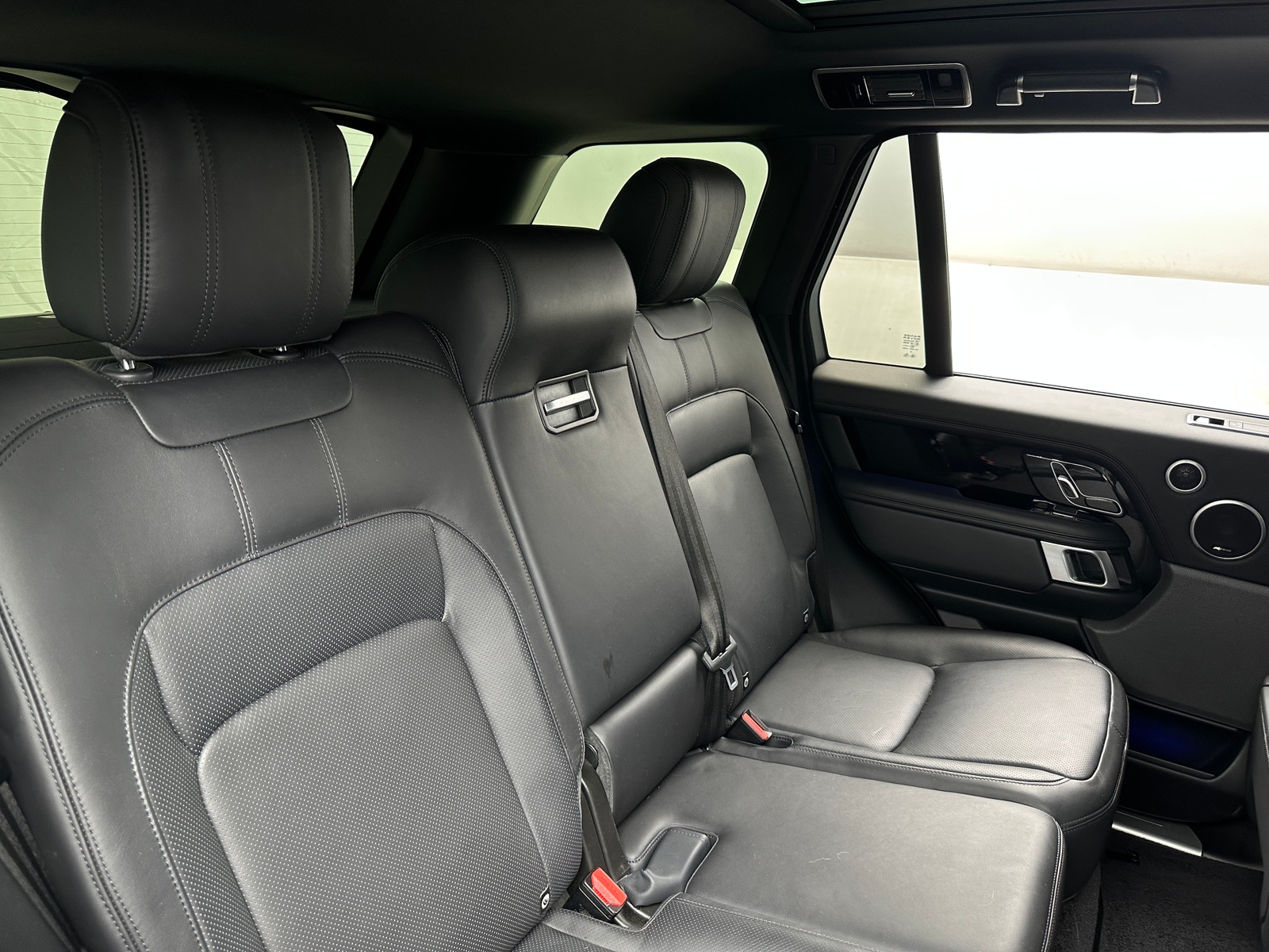 Thumbnail: 2022 Land Rover Range Rover - 5