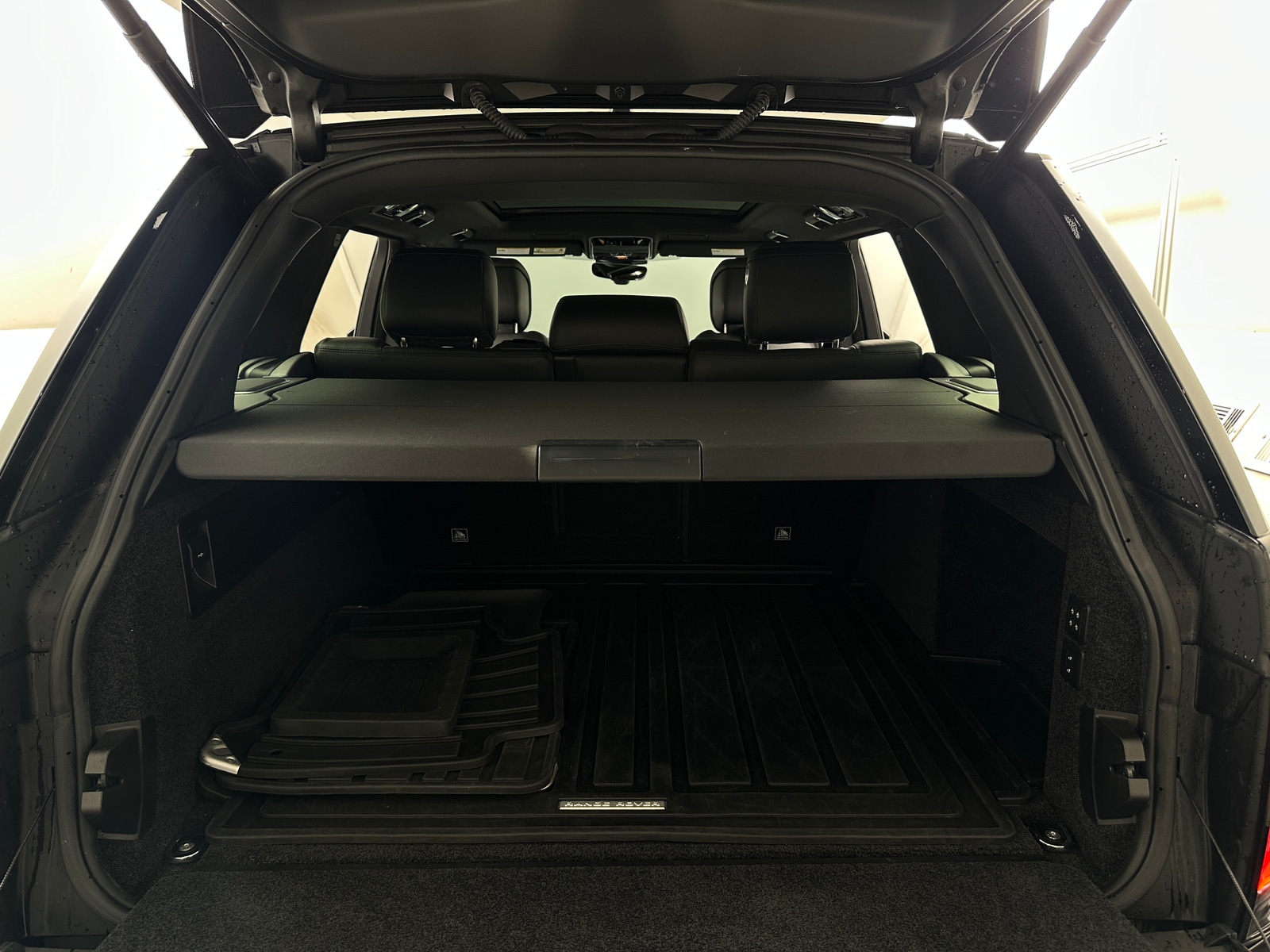 Thumbnail: 2022 Land Rover Range Rover - 6
