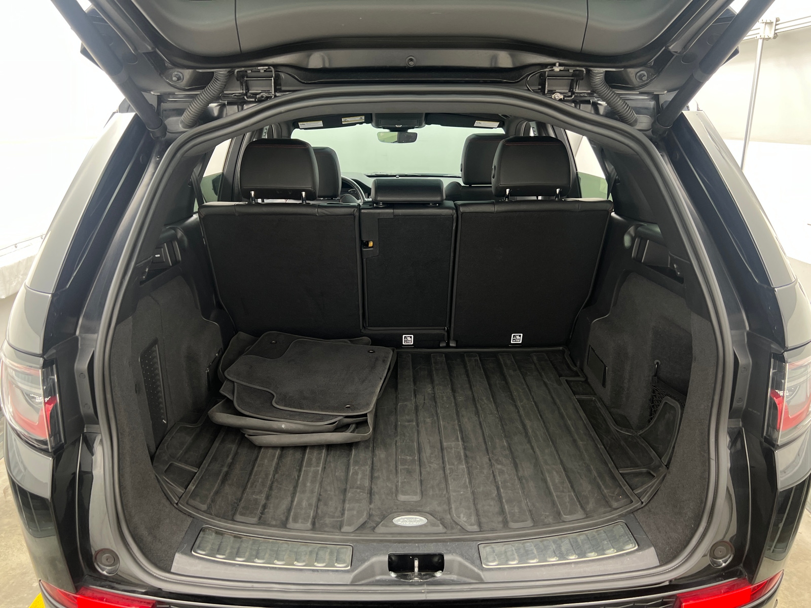 Thumbnail: 2022 Land Rover Discovery Sport - 7