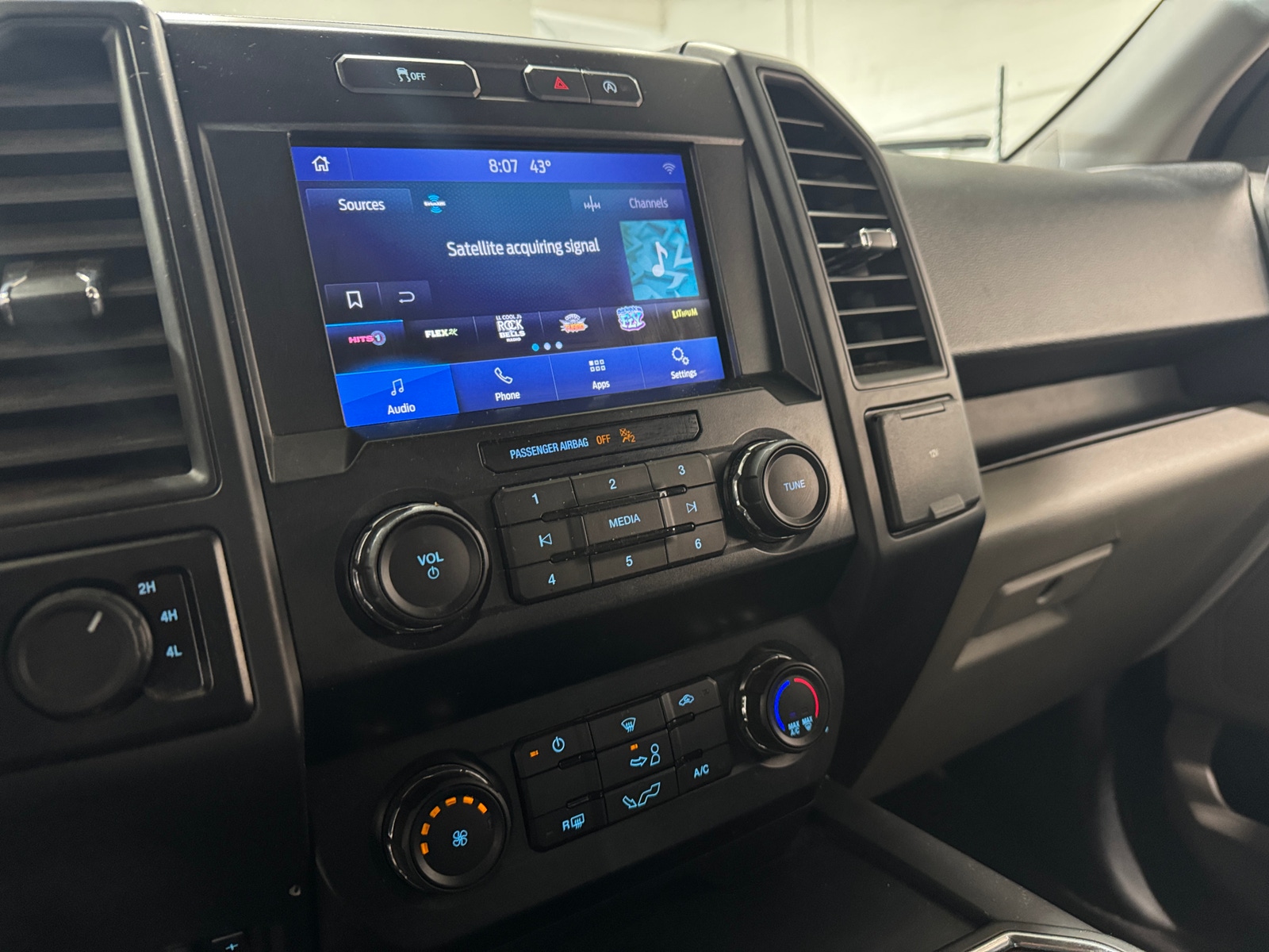 Thumbnail: 2019 Ford Econoline - 4