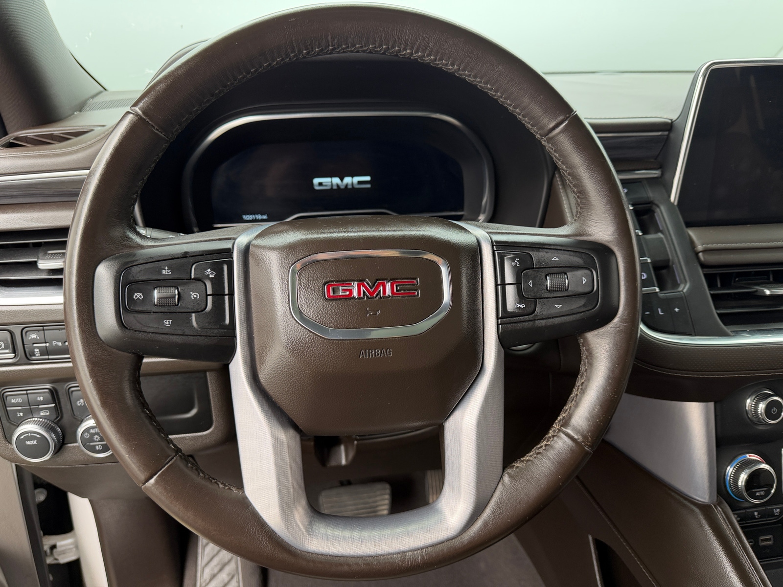 Thumbnail: 2023 GMC Yukon XL - 4