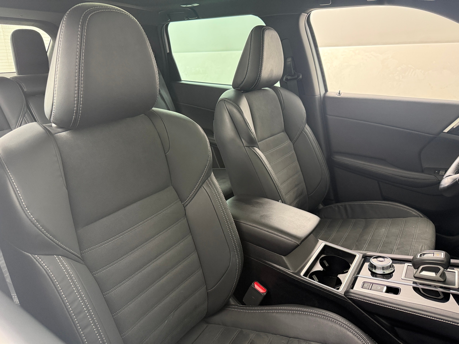 Thumbnail: 2022 Mitsubishi Outlander - 2
