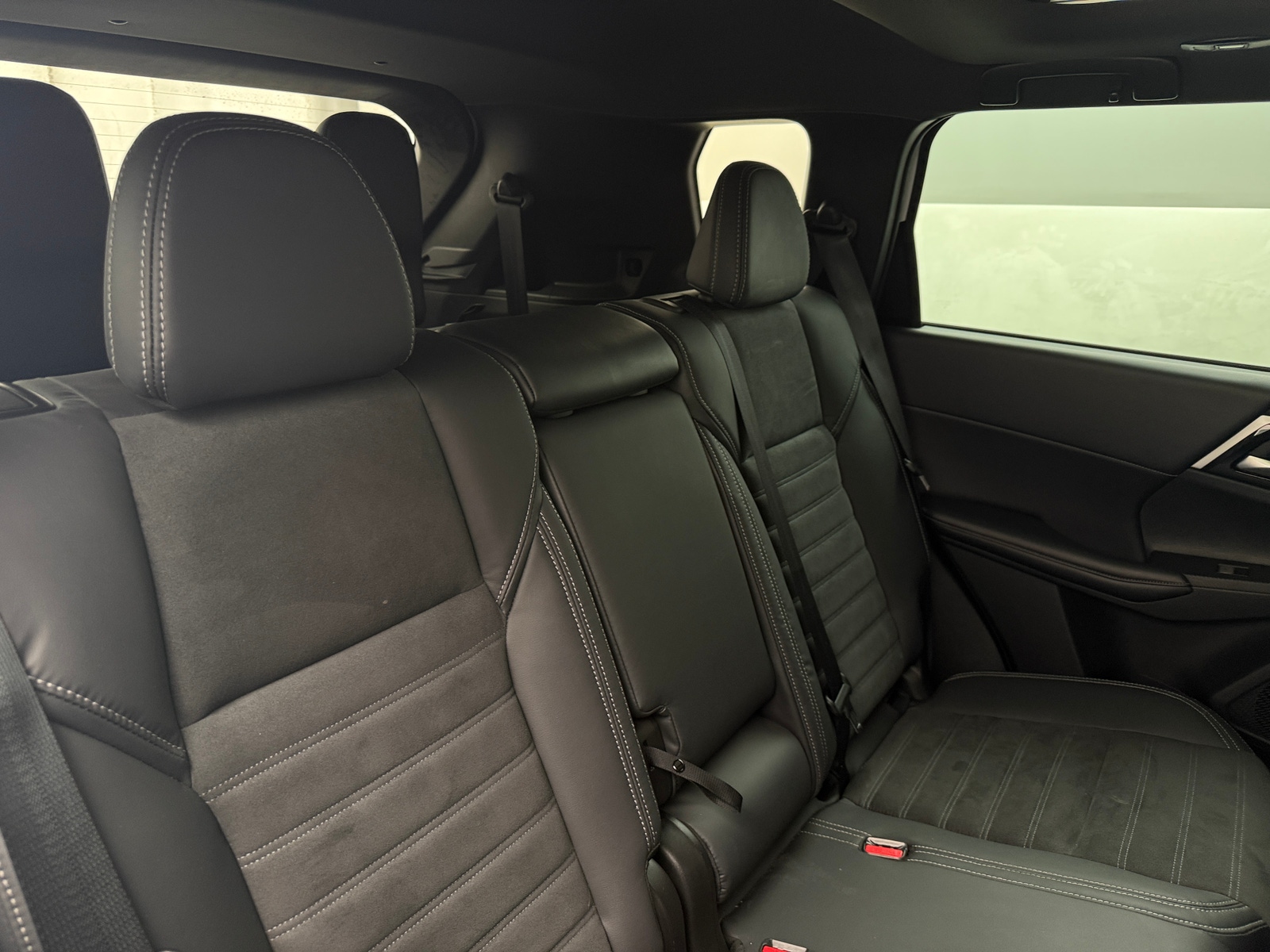 Thumbnail: 2022 Mitsubishi Outlander - 6