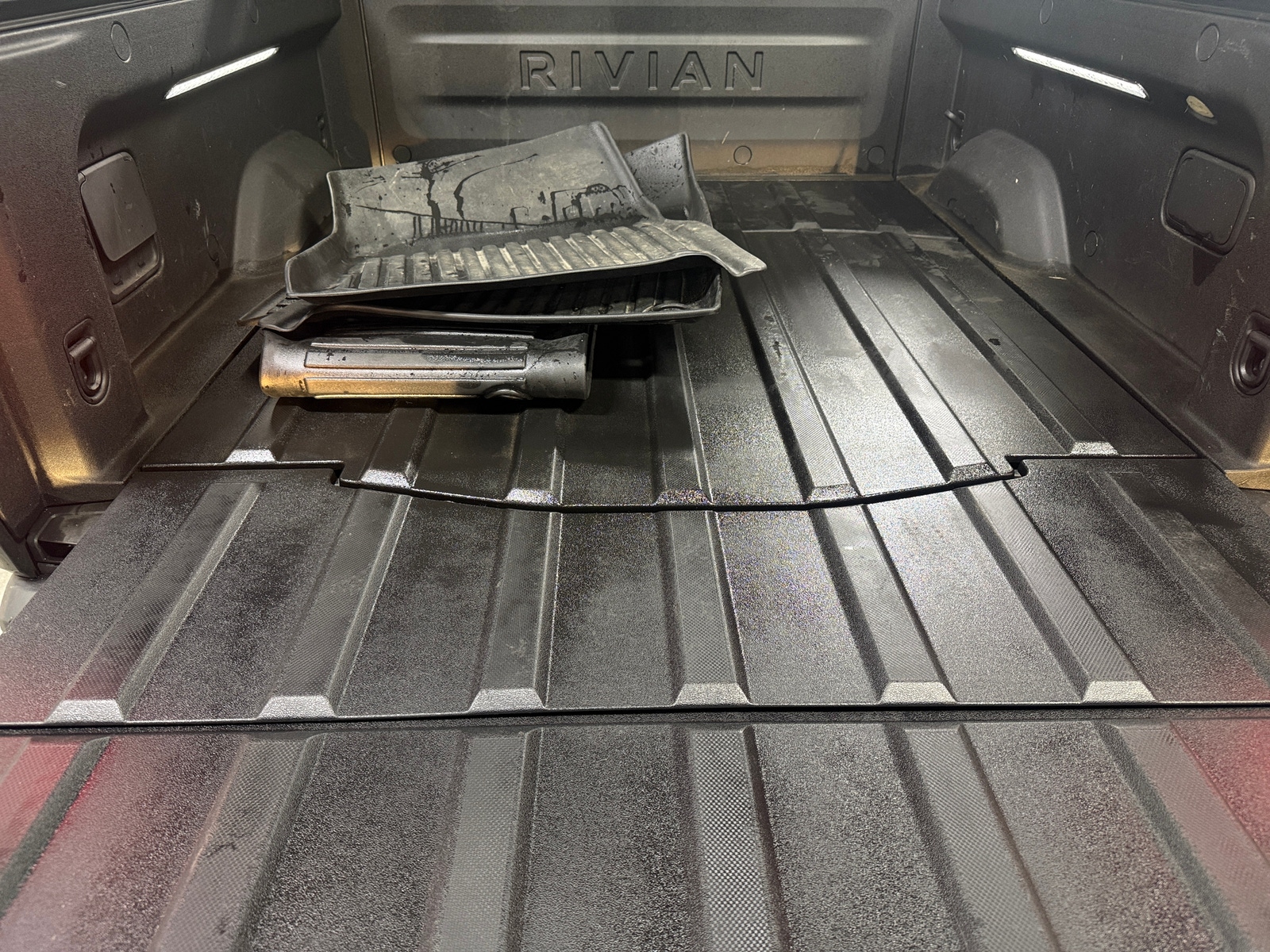 Thumbnail: 2023 Rivian R1T - 6