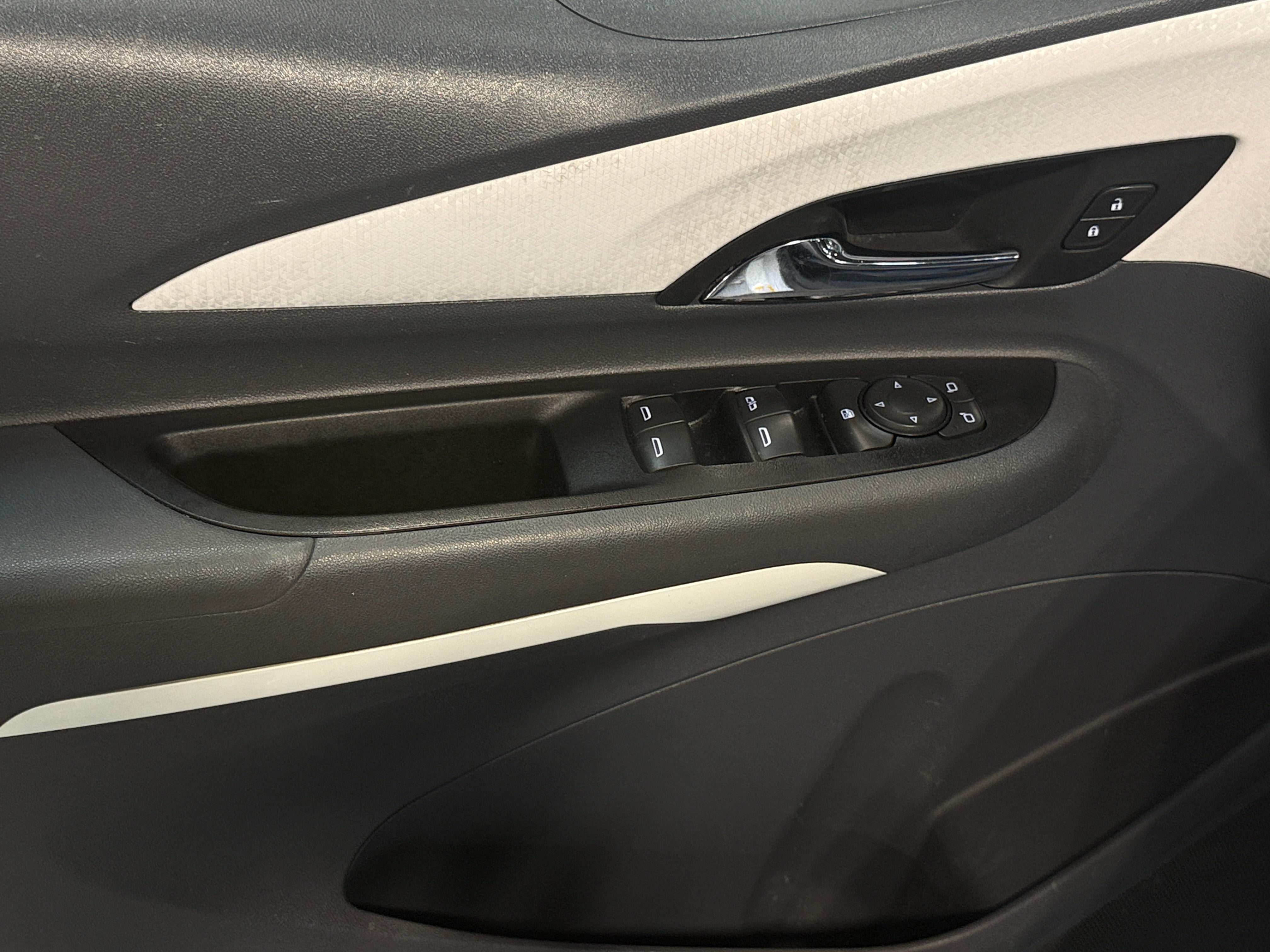 Used 2021 Chevrolet Bolt EV LT with VIN 1G1FY6S06M4107483 for sale in Auburn, WA