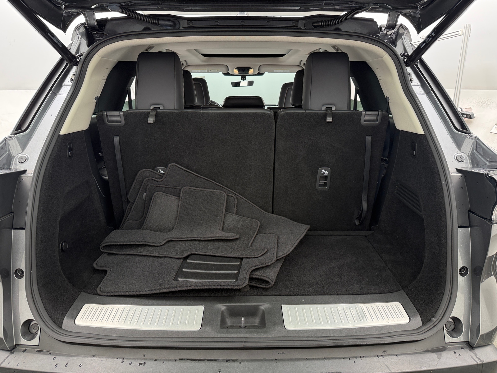Thumbnail: 2023 INFINITI QX60 - 6