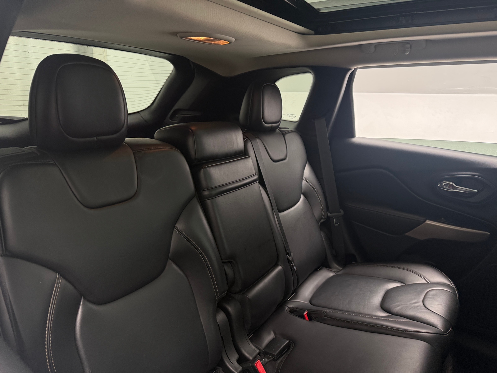 Thumbnail: 2017 Jeep Cherokee - 5