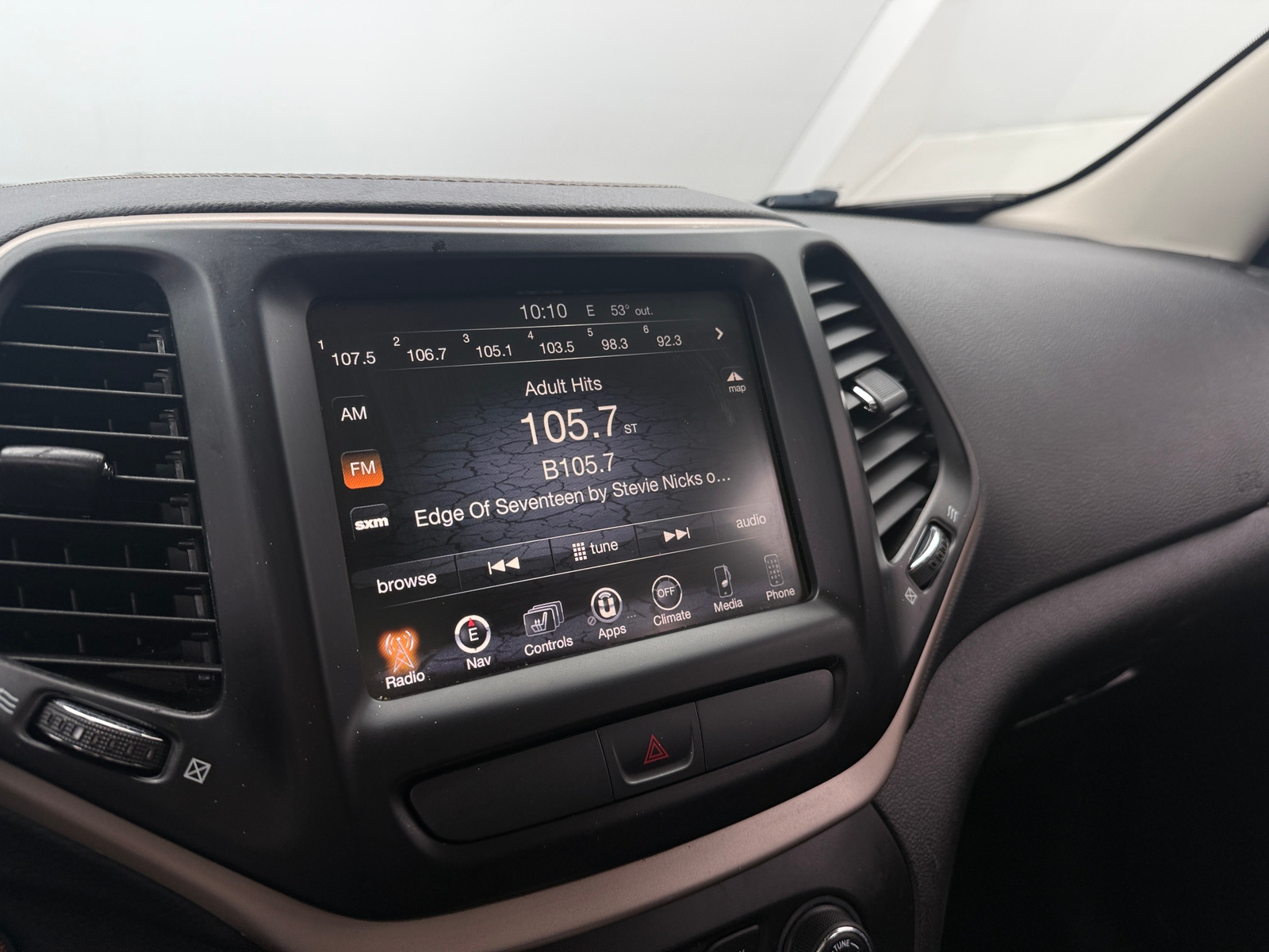 Thumbnail: 2017 Jeep Cherokee - 3