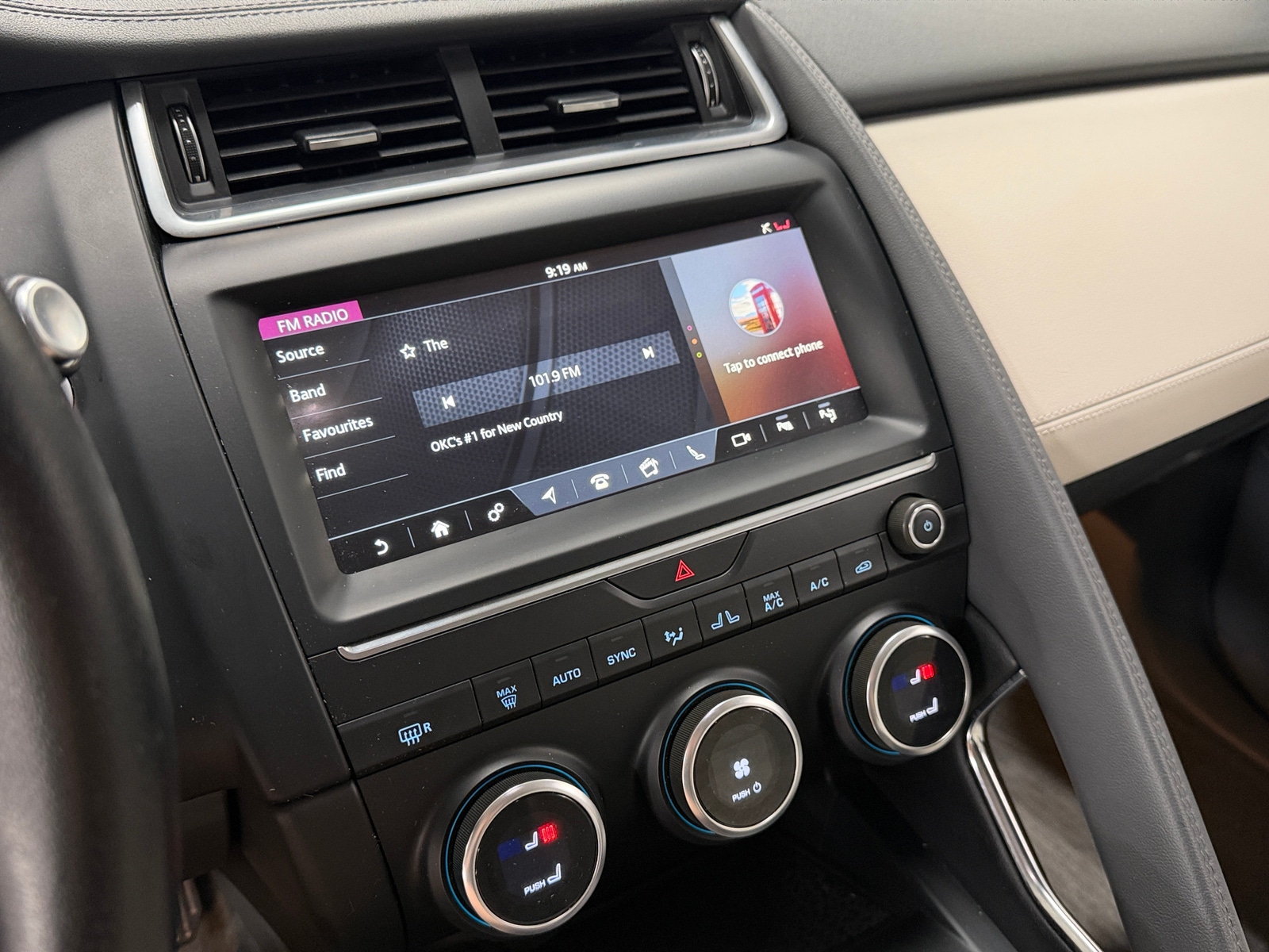 Thumbnail: 2019 Jaguar E-Pace - 3
