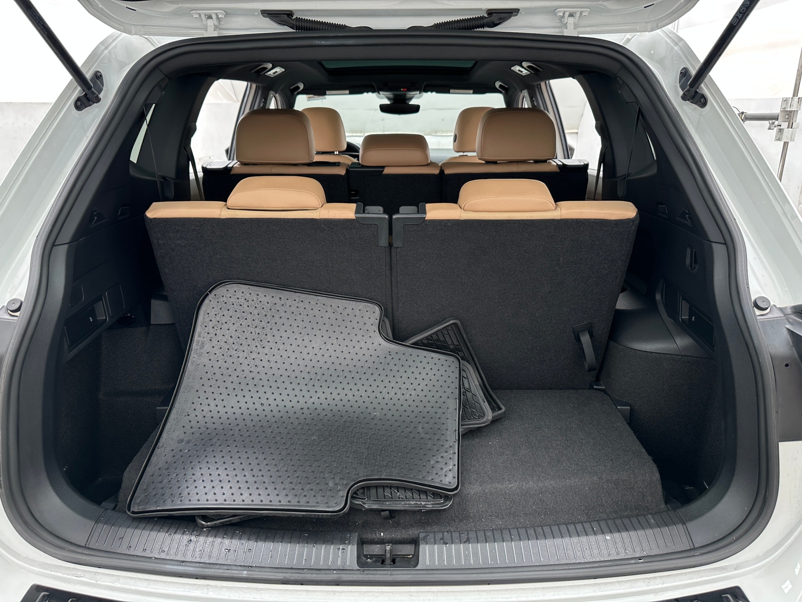 Thumbnail: 2023 Volkswagen Tiguan - 6