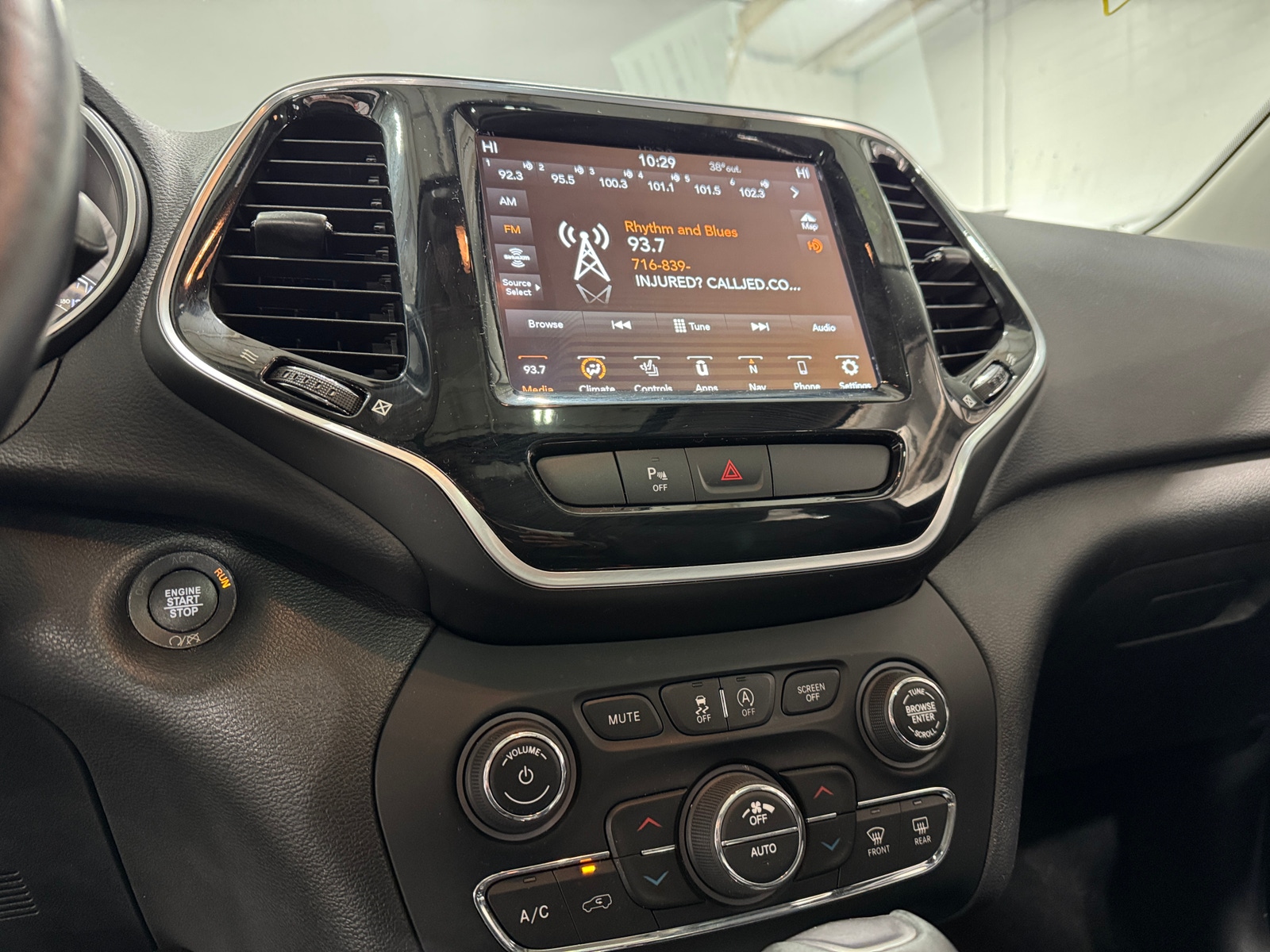 Thumbnail: 2020 Jeep Cherokee - 3