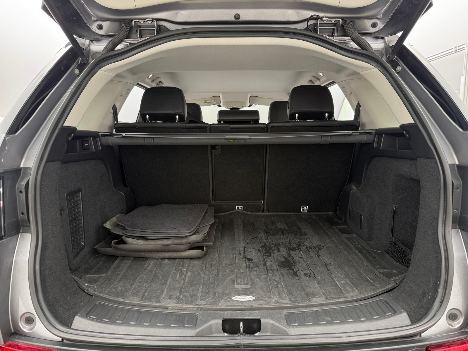 Thumbnail: 2020 Land Rover Discovery Sport - 6
