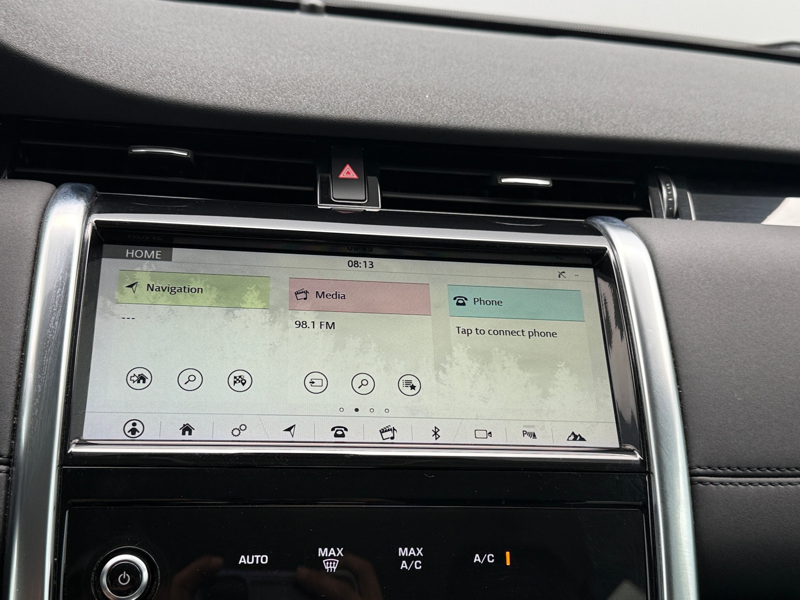 Thumbnail: 2020 Land Rover Discovery Sport - 3