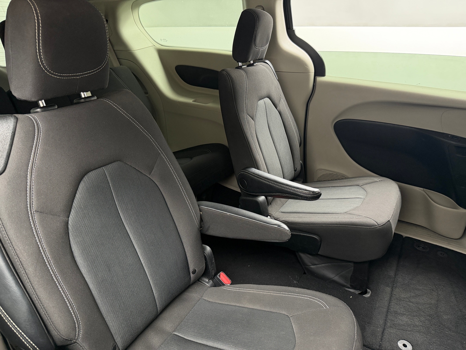 Thumbnail: 2023 Chrysler Voyager - 6