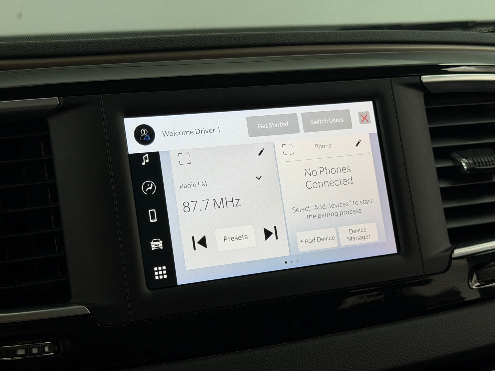 Thumbnail: 2023 Chrysler Voyager - 4