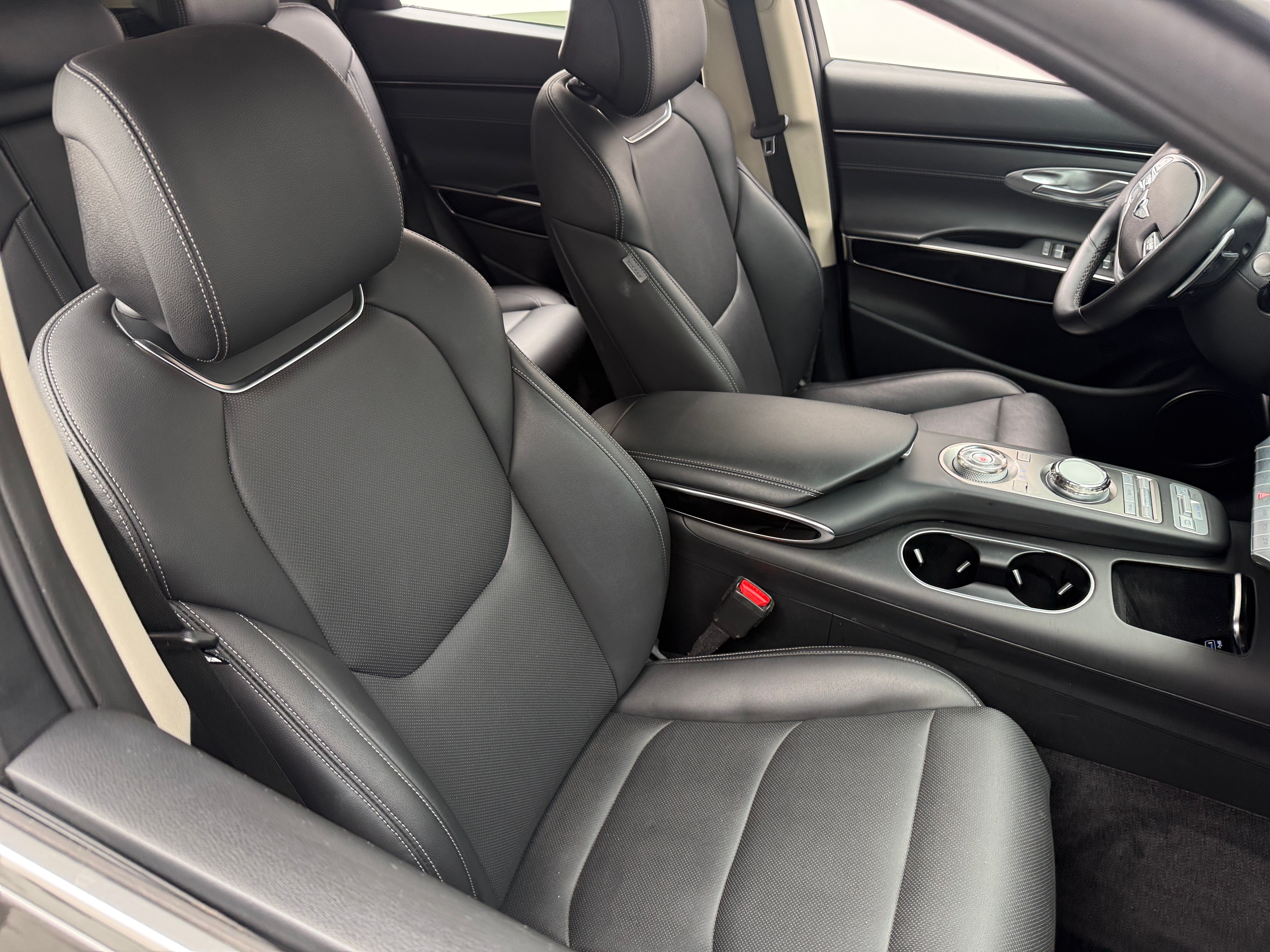 2025 GENESIS GV70