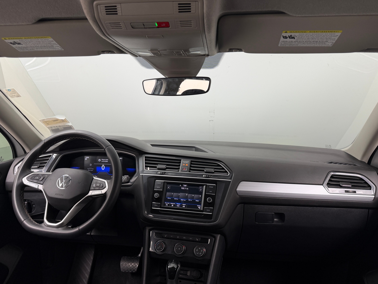Thumbnail: 2023 Volkswagen Tiguan - 3