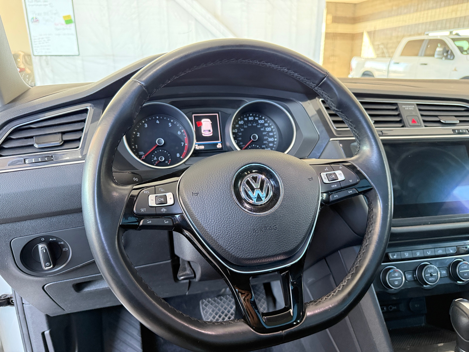 Thumbnail: 2019 Volkswagen Tiguan - 4