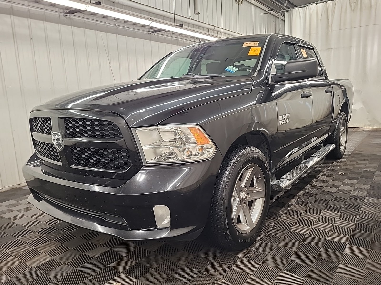 2017 Ram 1500 Express 4x2 Crew Cab 5'7" Box