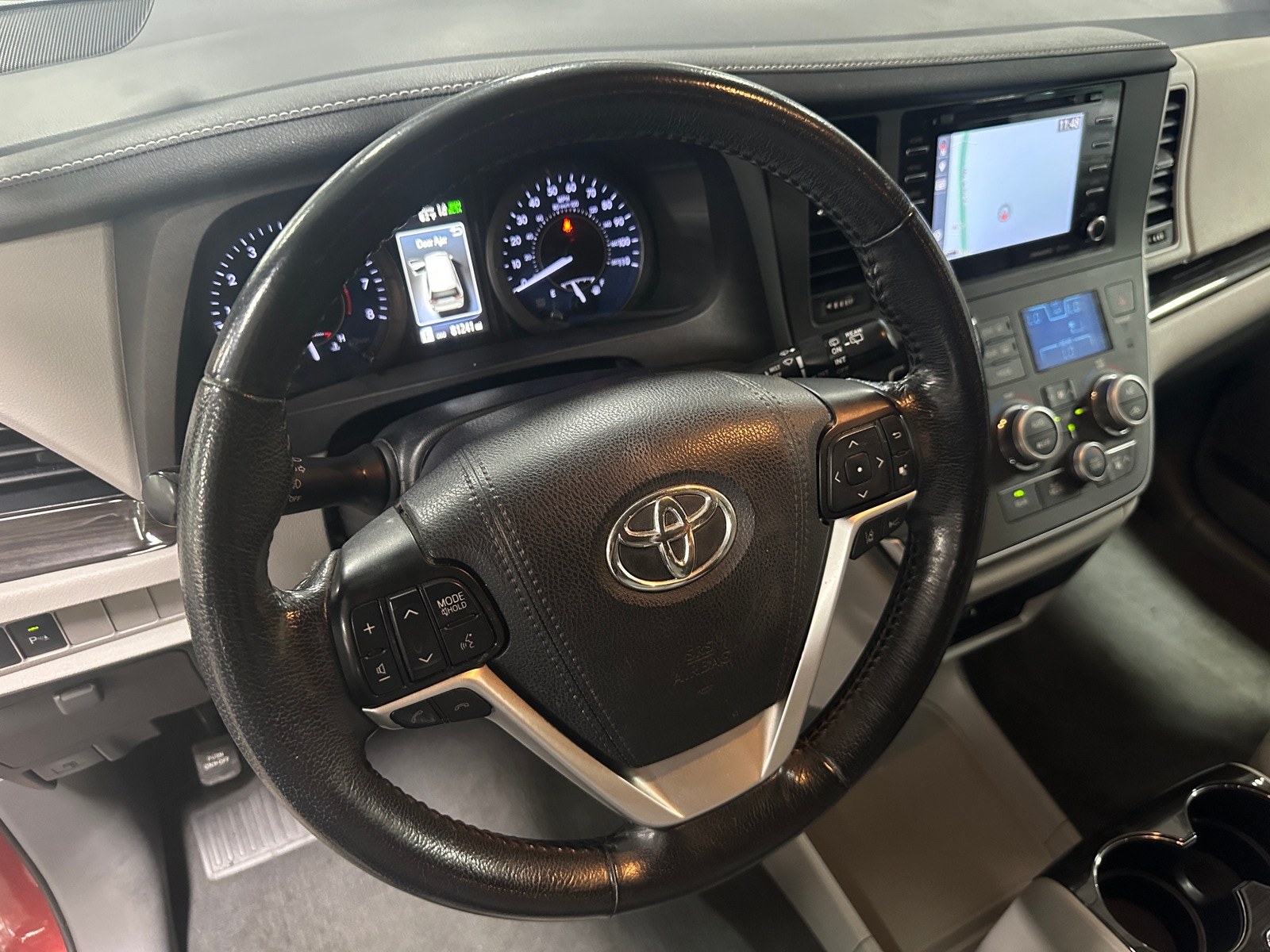 Thumbnail: 2020 Toyota Sienna - 4