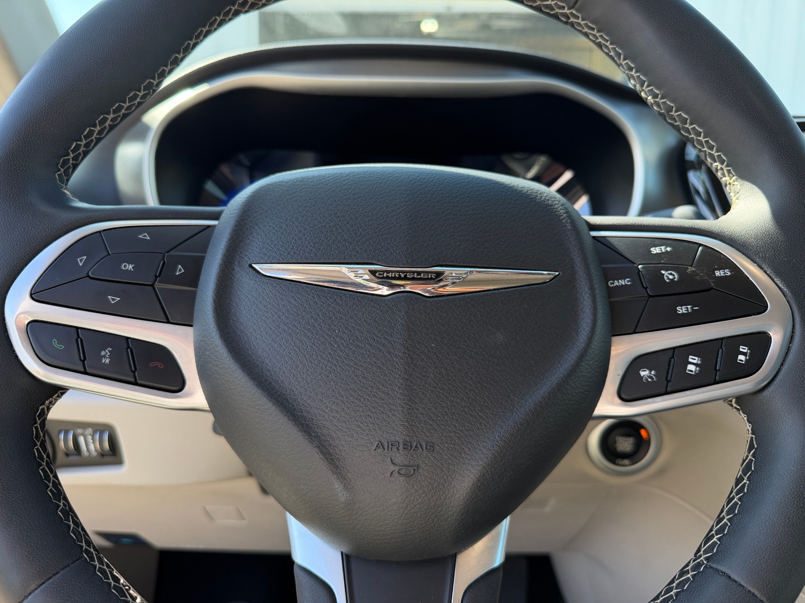 Thumbnail: 2024 Chrysler Pacifica - 4