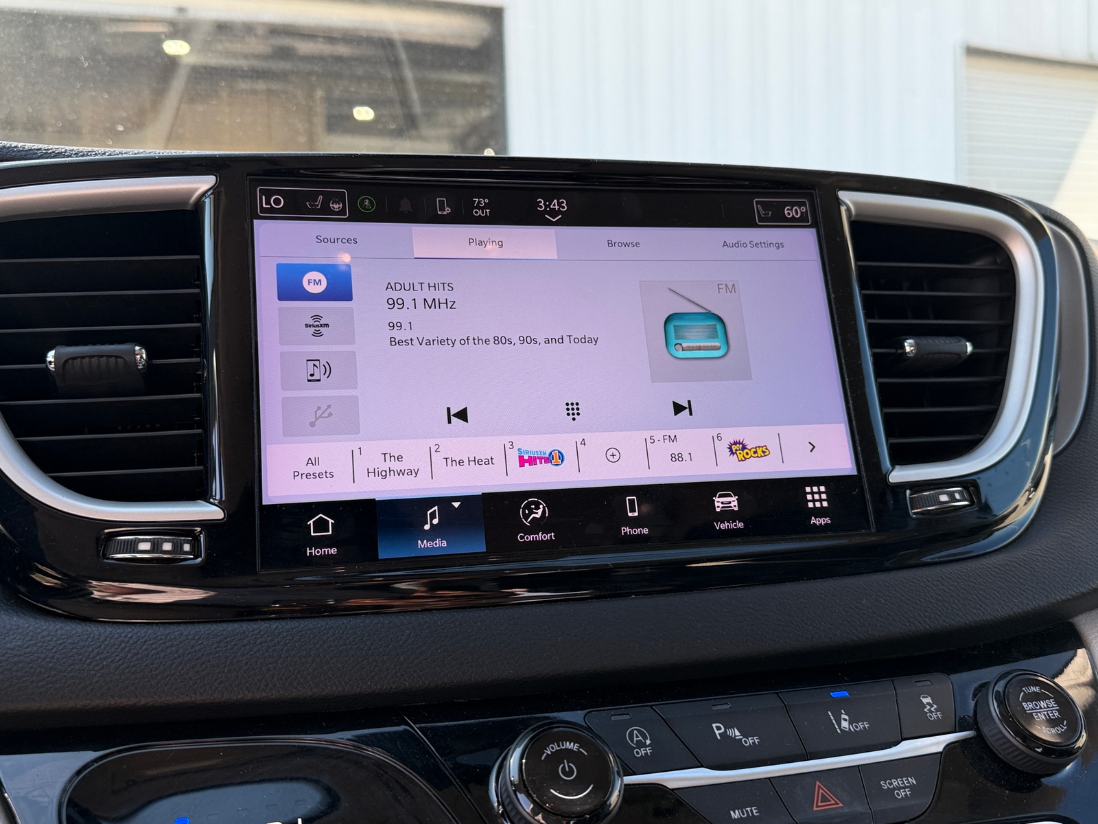 Thumbnail: 2024 Chrysler Pacifica - 3