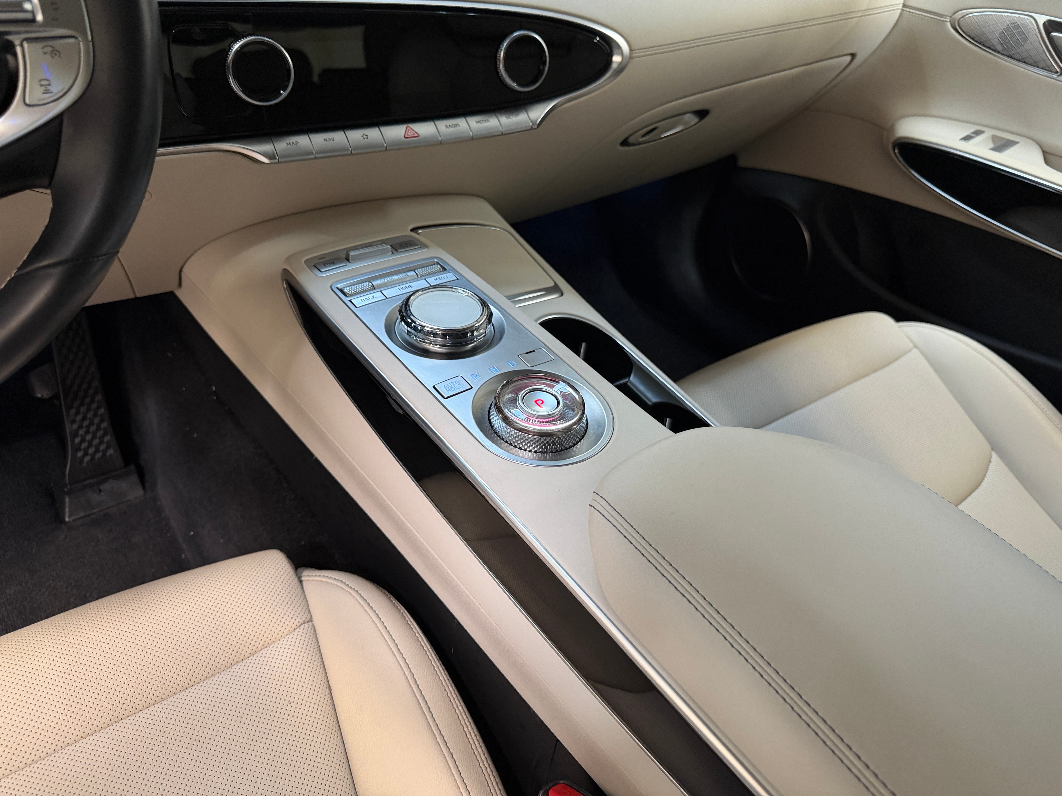 2022 GENESIS GV70 Standard