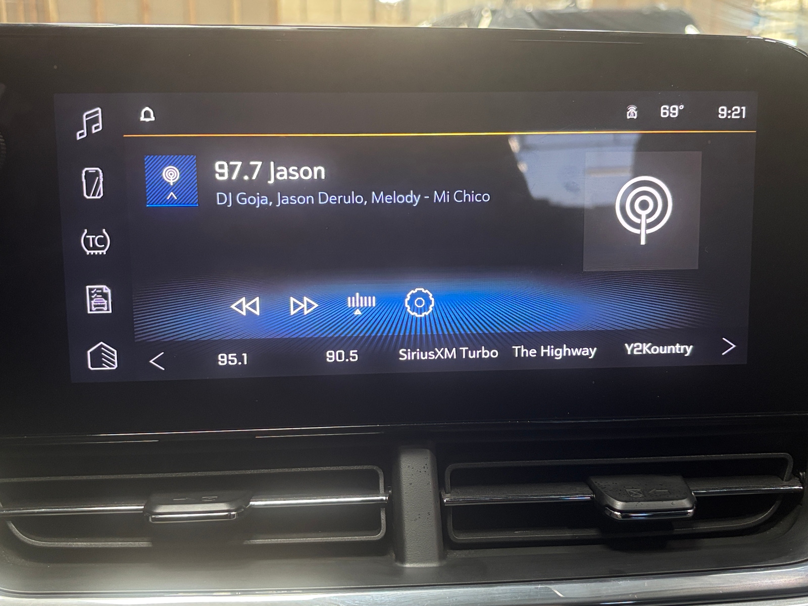 Thumbnail: 2025 Chevrolet Trax - 4