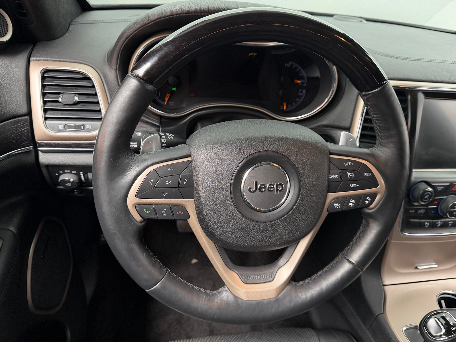 Thumbnail: 2015 Jeep Grand Cherokee - 4