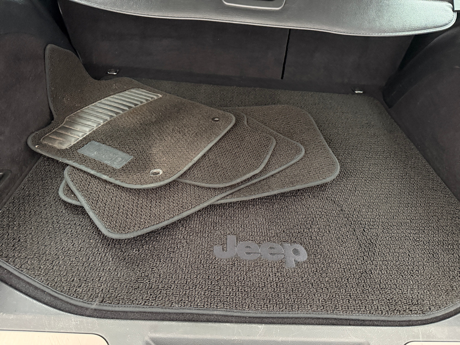 Thumbnail: 2015 Jeep Grand Cherokee - 6