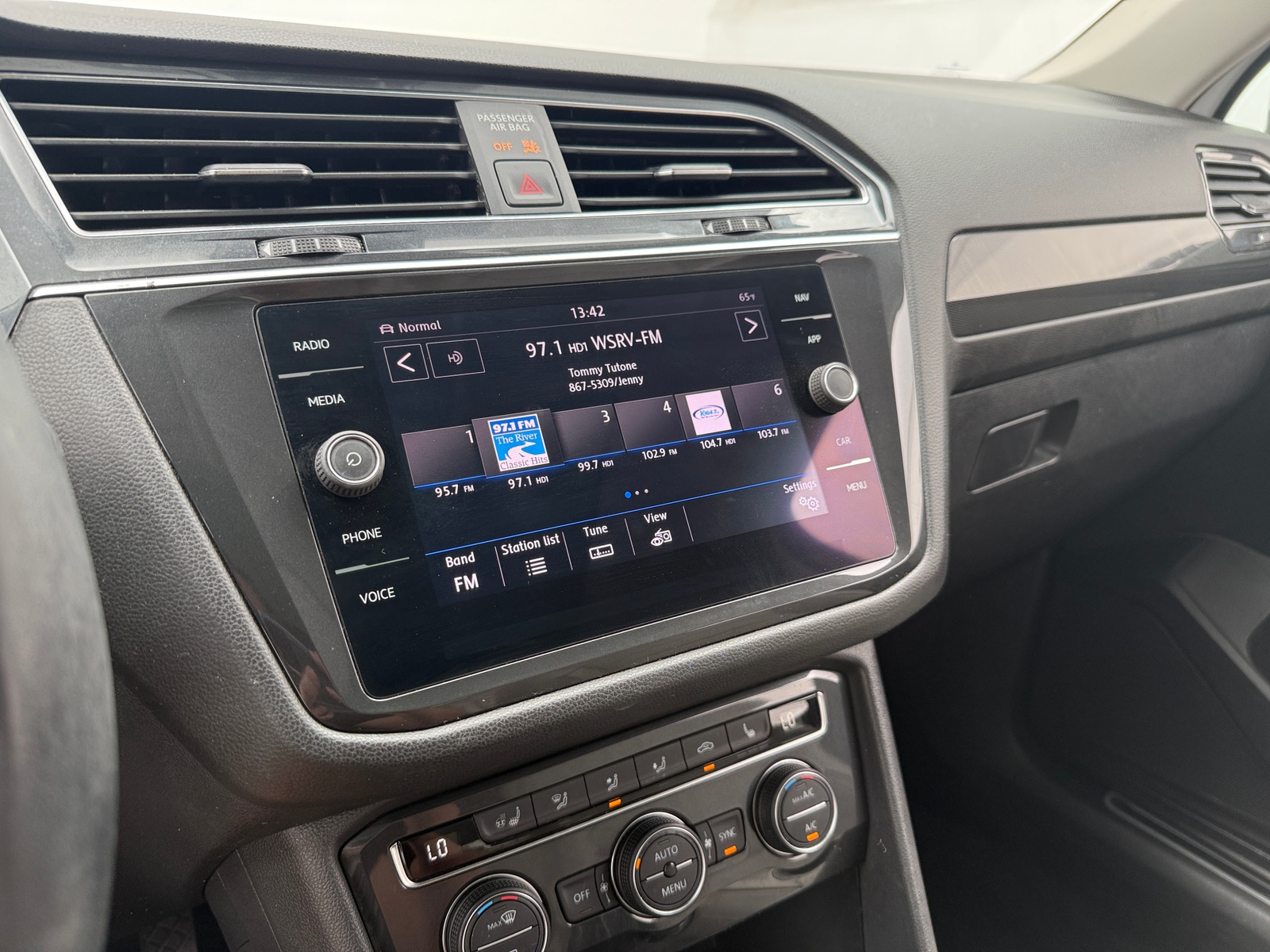 Thumbnail: 2019 Volkswagen Tiguan - 4