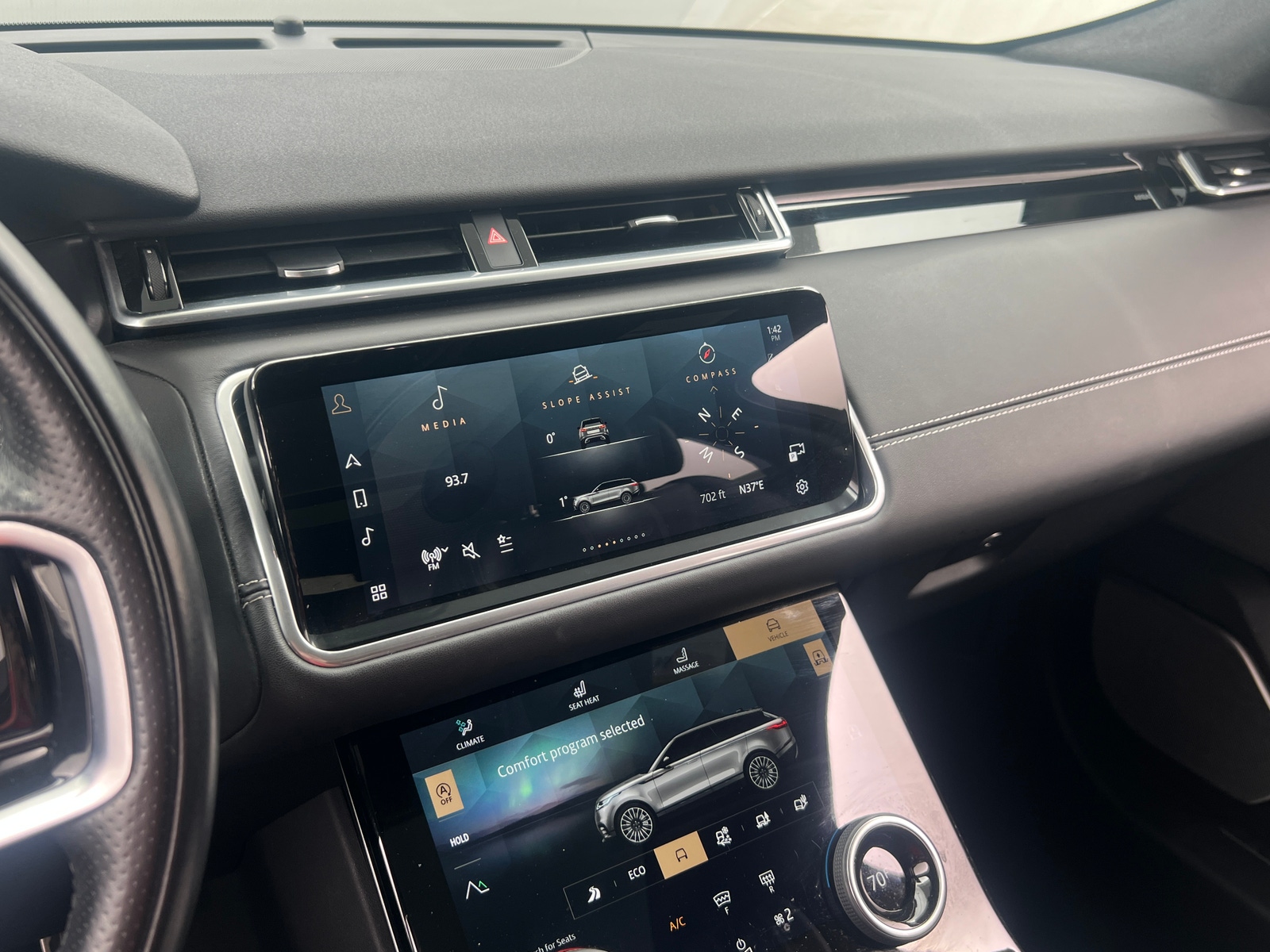 Thumbnail: 2021 Land Rover Range Rover Velar - 3