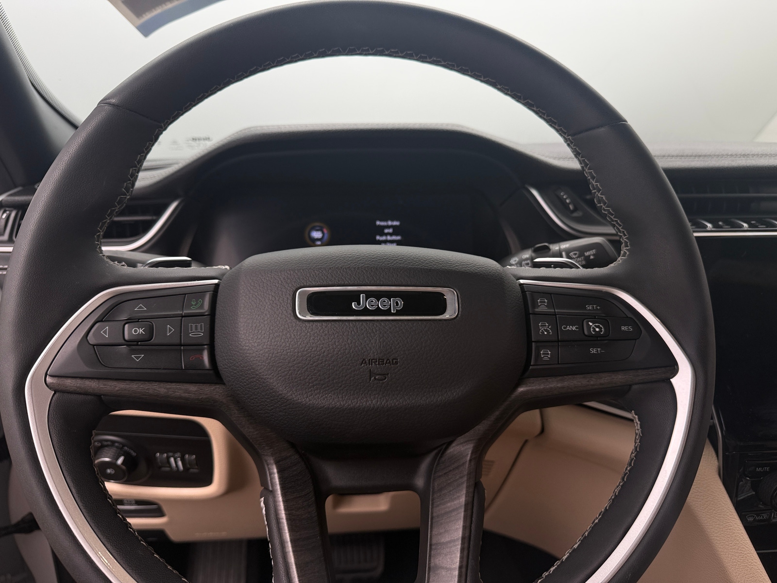 Thumbnail: 2024 Jeep Grand Cherokee L - 4