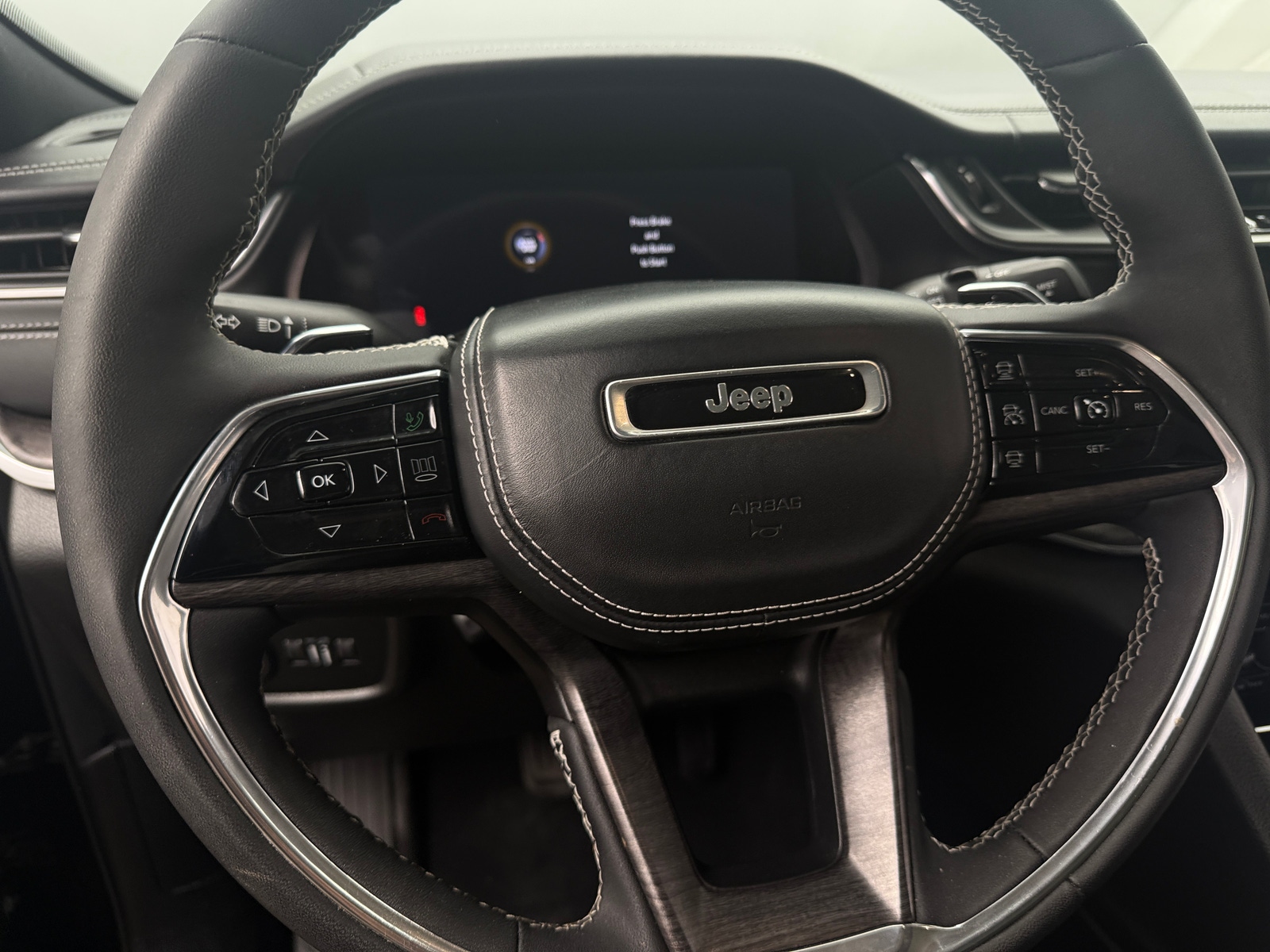 Thumbnail: 2023 Jeep Grand Cherokee - 4