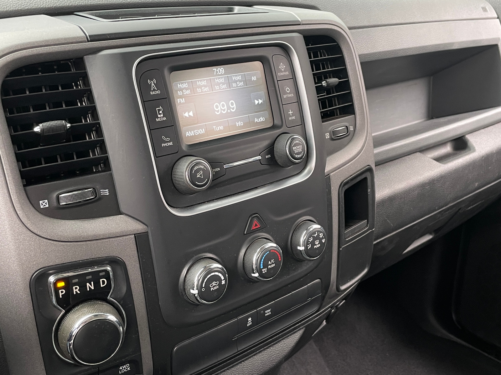 Thumbnail: 2019 RAM 1500 Classic - 4