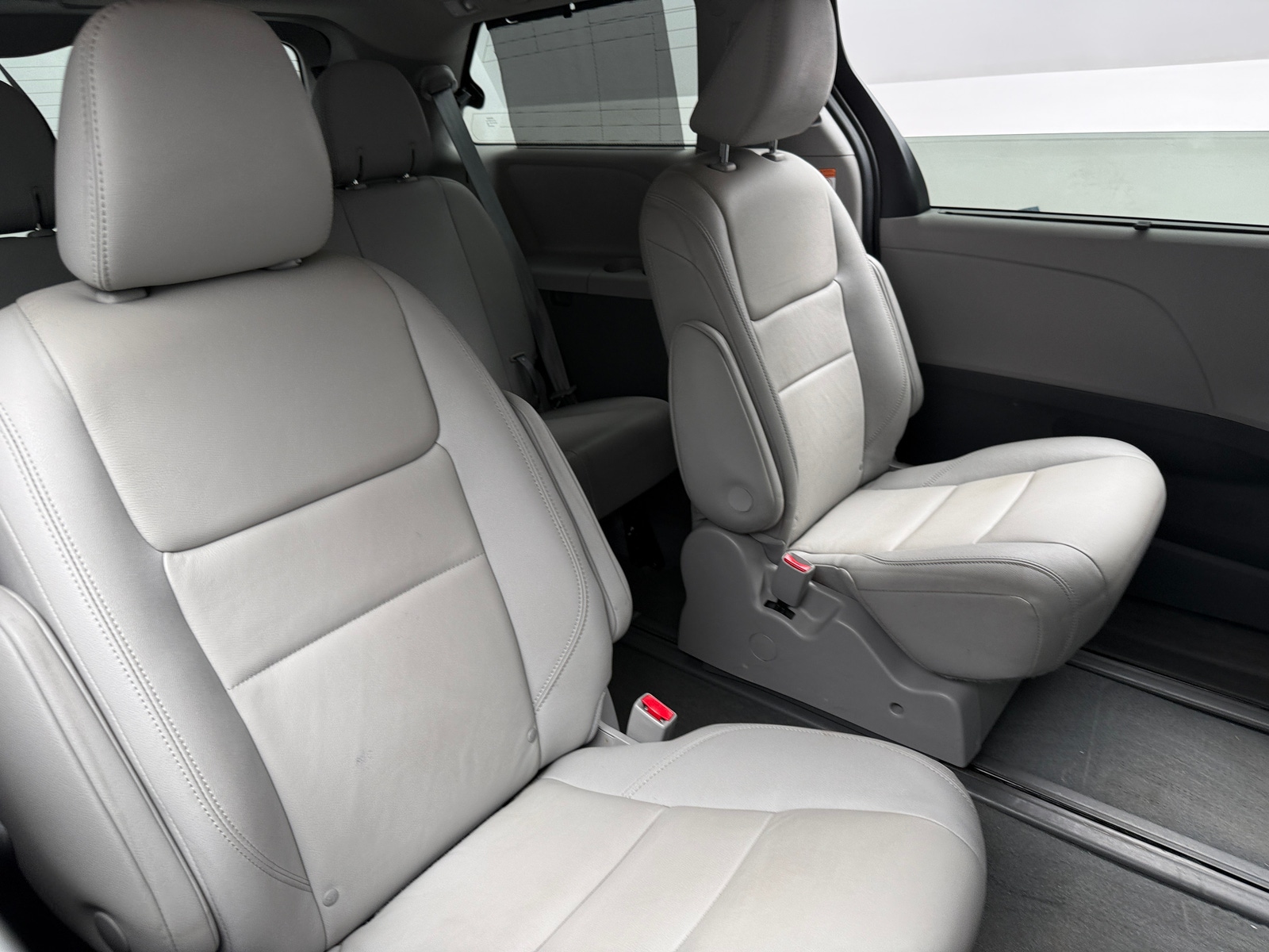 Thumbnail: 2020 Toyota Sienna - 5